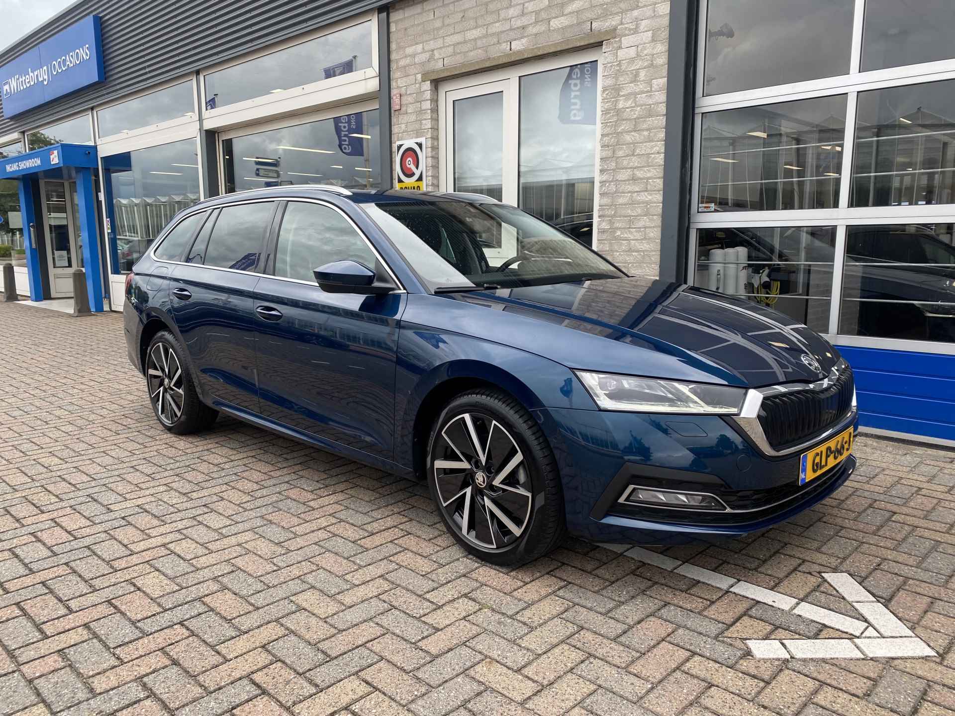 Škoda Octavia Combi 1.4 TSI iV PHEV Style / AUTOMAAT/ PANO/ CAMERA/ PARK. SENSOREN/ LED/ DODE HOEK/ STOEL VERWARM. V EN A/ MEMEORY SEATS KEYLESS/ STUUR VERWARM./ ADAPT. CRUISE/ APP CONNECT/ NAVI/ CLIMA/ DAB/ - 44/47