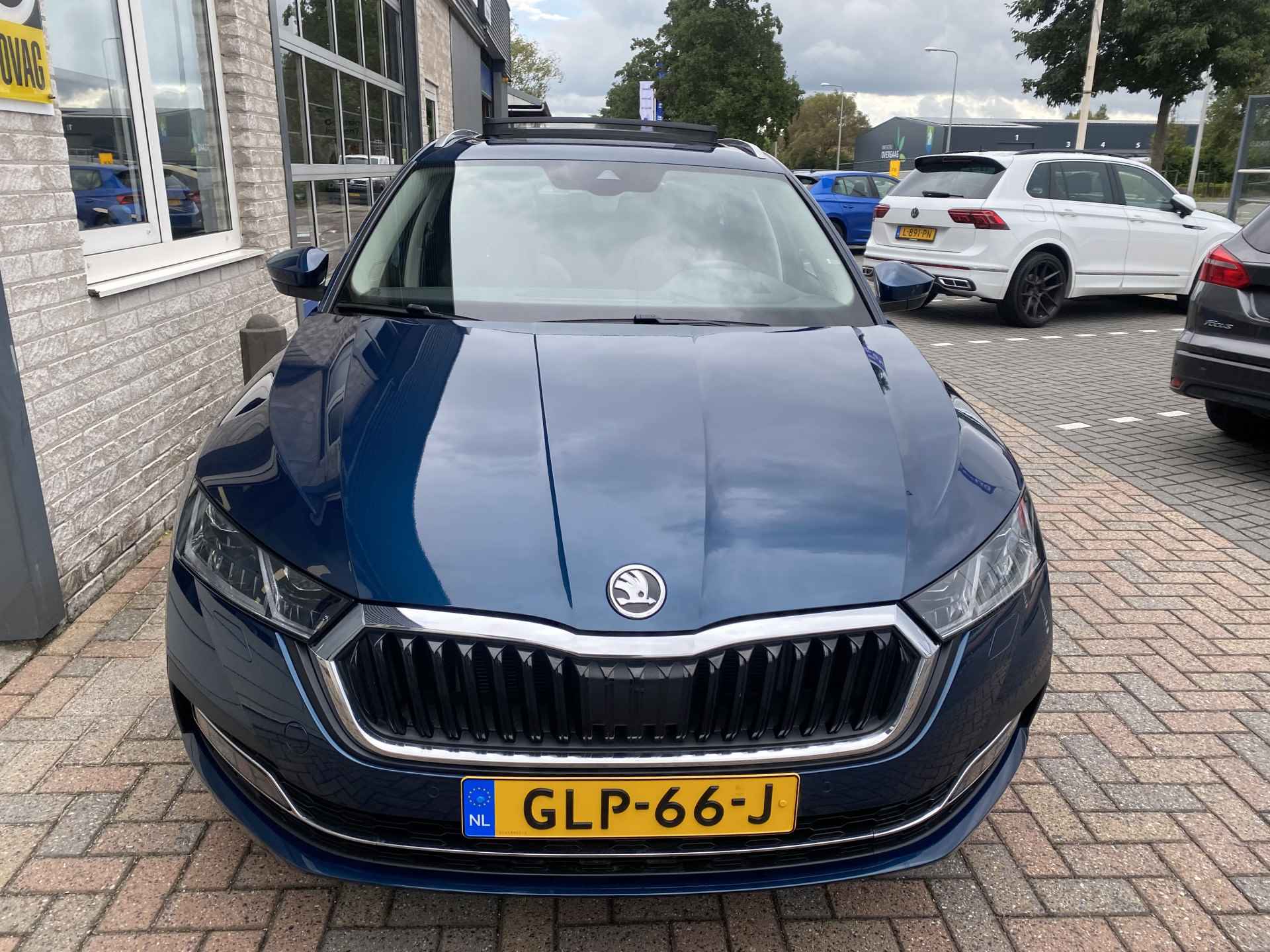 Škoda Octavia Combi 1.4 TSI iV PHEV Style / AUTOMAAT/ PANO/ CAMERA/ PARK. SENSOREN/ LED/ DODE HOEK/ STOEL VERWARM. V EN A/ MEMEORY SEATS KEYLESS/ STUUR VERWARM./ ADAPT. CRUISE/ APP CONNECT/ NAVI/ CLIMA/ DAB/ - 38/47