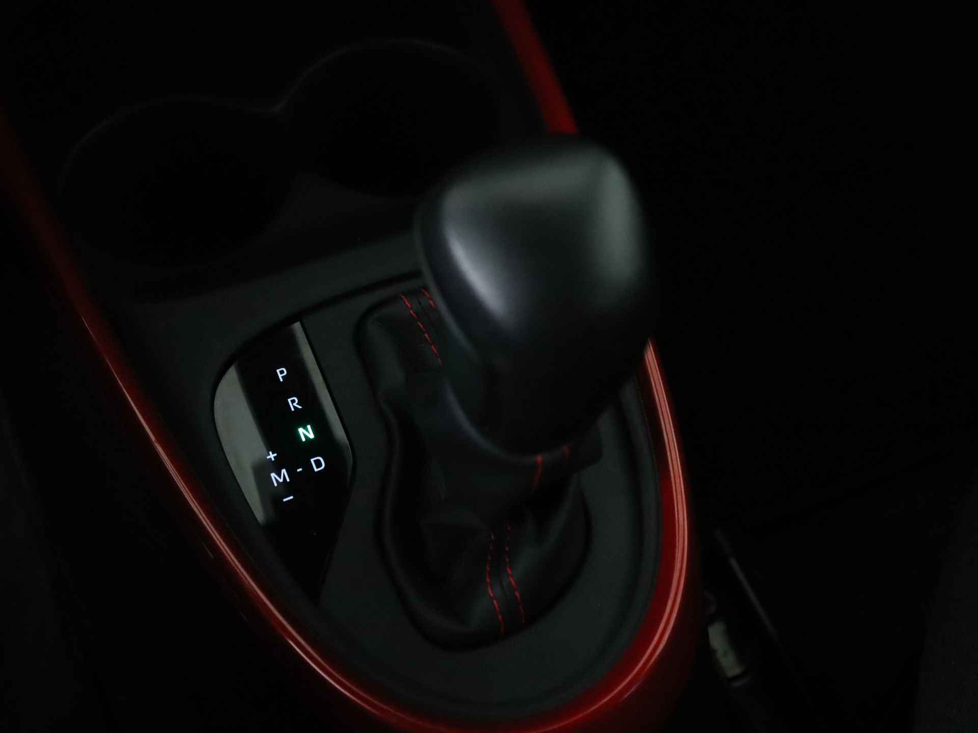 Toyota Aygo X 1.0 VVT-i S-CVT Pulse Limited | Automaat | Stoelverwarming | Parkeercamera | - 13/39