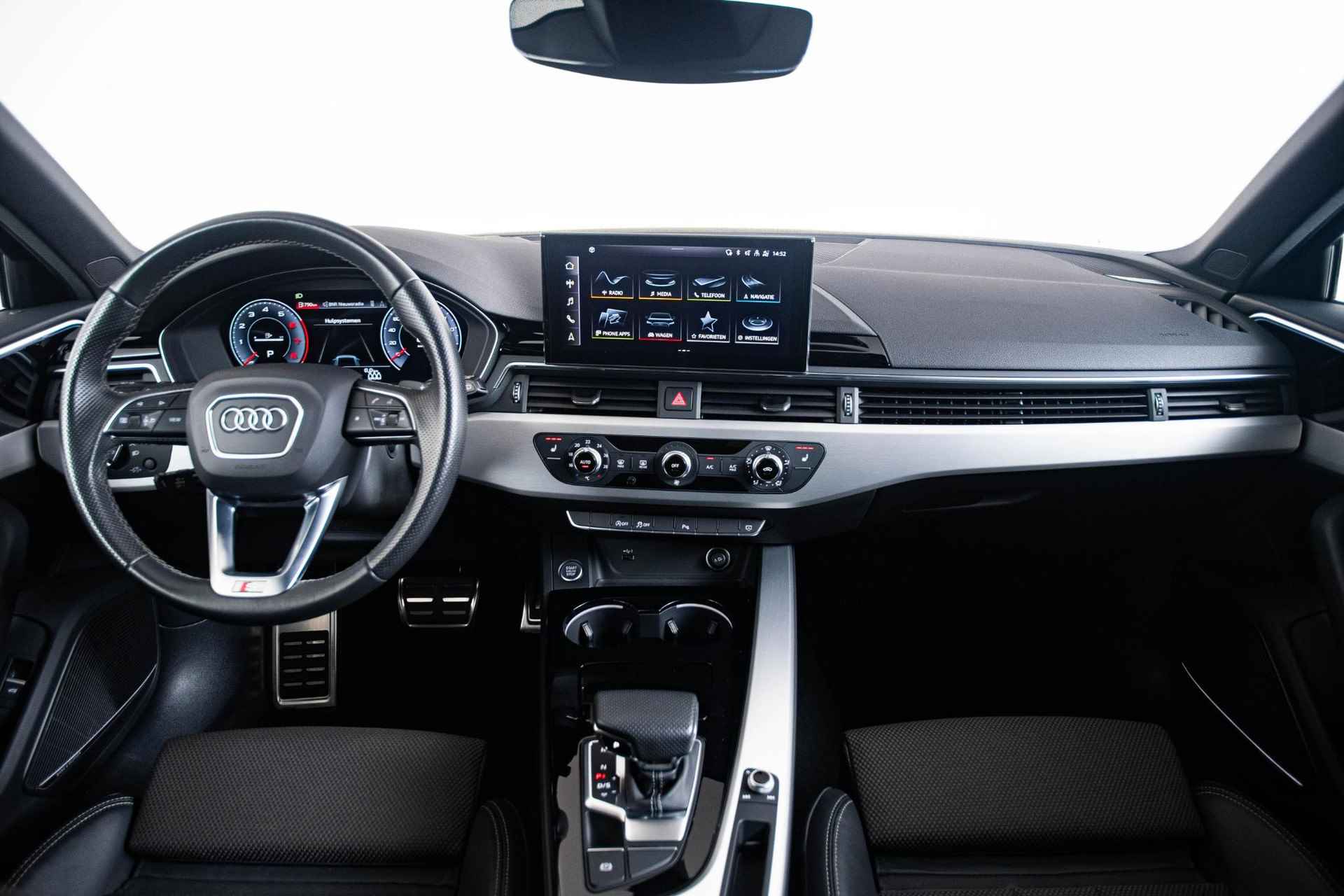 Audi A4 Avant 35 TFSI S edition S Line - Trekhaak - Stoelverwarming - Tour Pakket - Parkeerhulp plus - Getinte Ruiten - Automatisch dimmende binnenspiegel - Optiepakket zwart - - 3/62