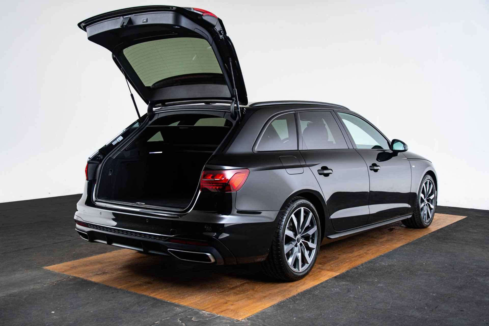 Audi A4 Avant 35 TFSI S edition S Line - Trekhaak - Stoelverwarming - Tour Pakket - Parkeerhulp plus - Getinte Ruiten - Automatisch dimmende binnenspiegel - Optiepakket zwart - - 11/62