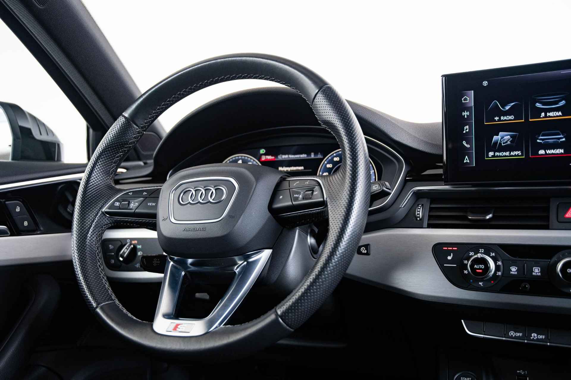 Audi A4 Avant 35 TFSI S edition S Line - Trekhaak - Stoelverwarming - Tour Pakket - Parkeerhulp plus - Getinte Ruiten - Automatisch dimmende binnenspiegel - Optiepakket zwart - - 29/62