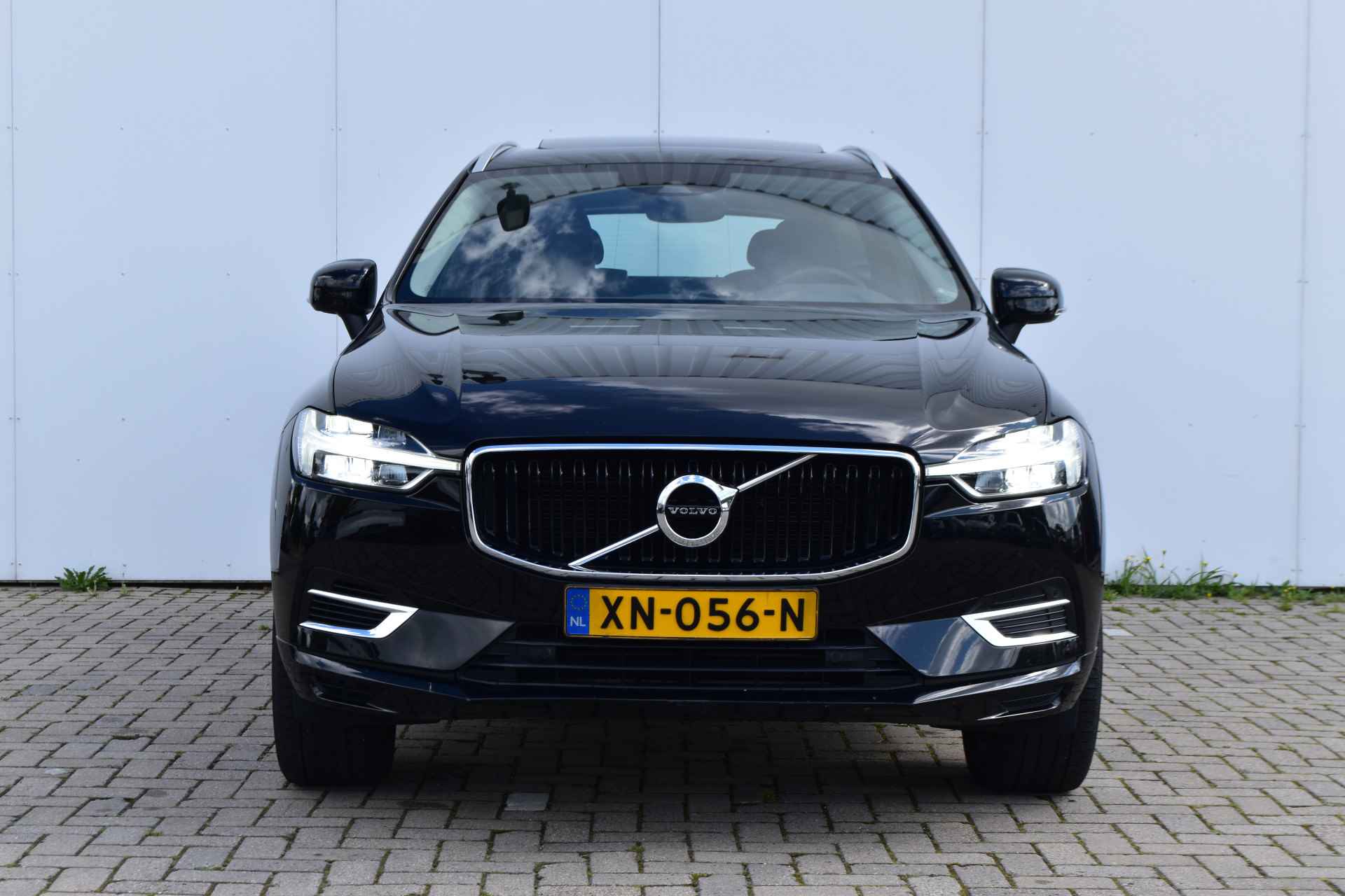 Volvo XC60 T8 Hybride AWD Momentum #Leder #Panoramadak #Trekhaak #PilotAssist - 2/44