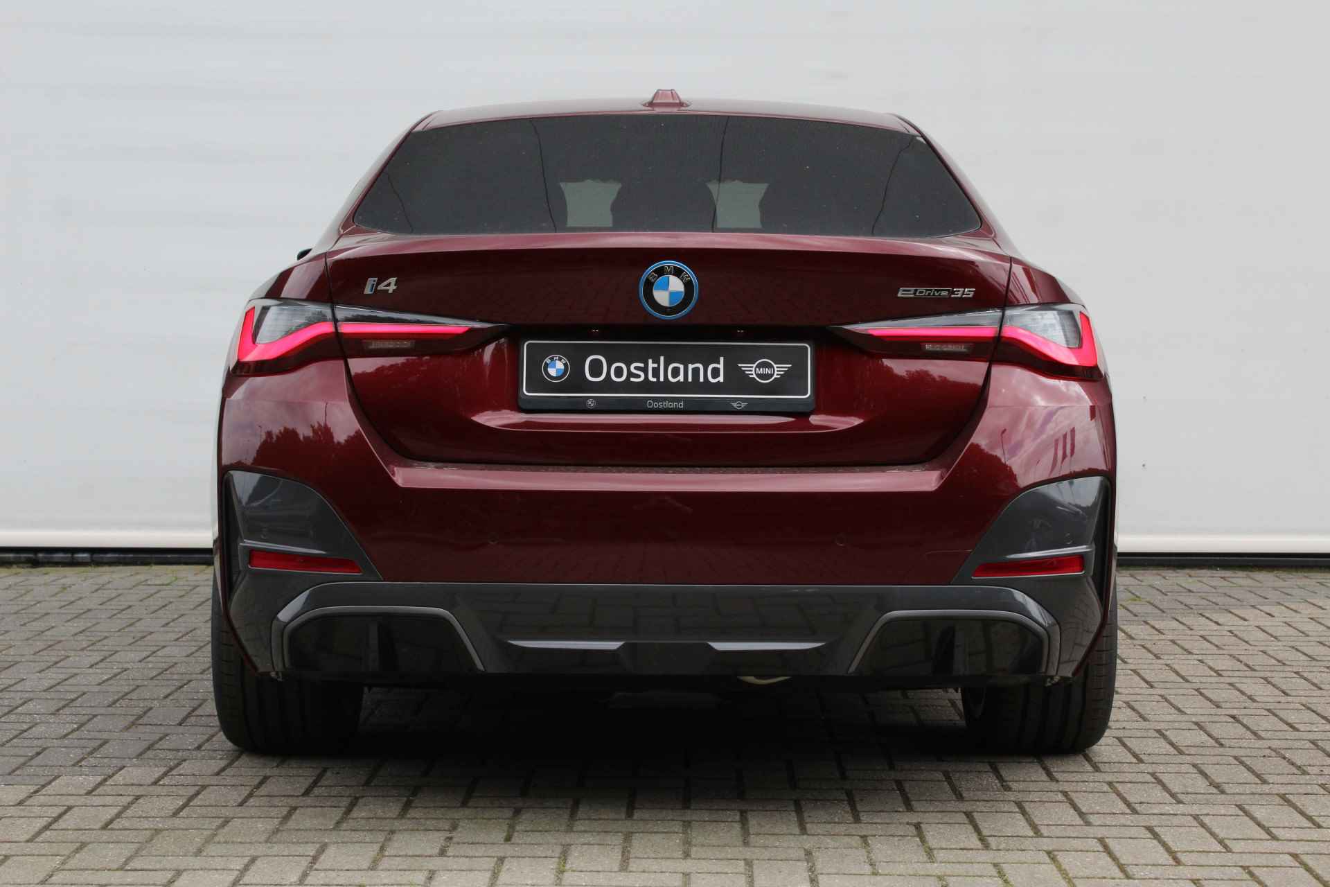 BMW i4 eDrive35 High Executive M Sport 70 kWh / Trekhaak / Parking Assistant Plus / Driving Assistant Professional / Stoelverwarming / Extra getint glas achter - 15/26