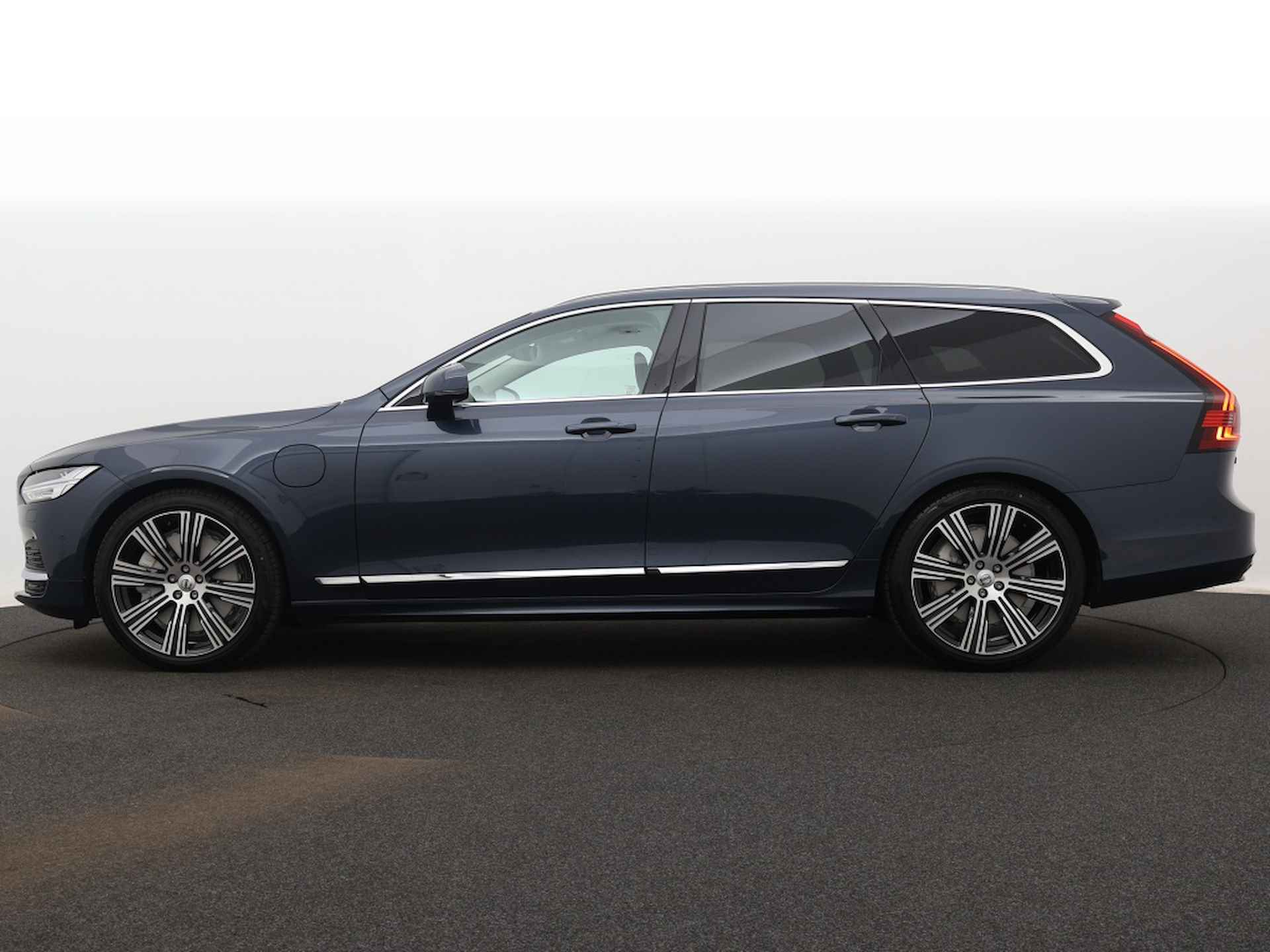 Volvo V90 2.0 T8 AWD UItimate Bright | Air Suspension | Nappa - 2/32