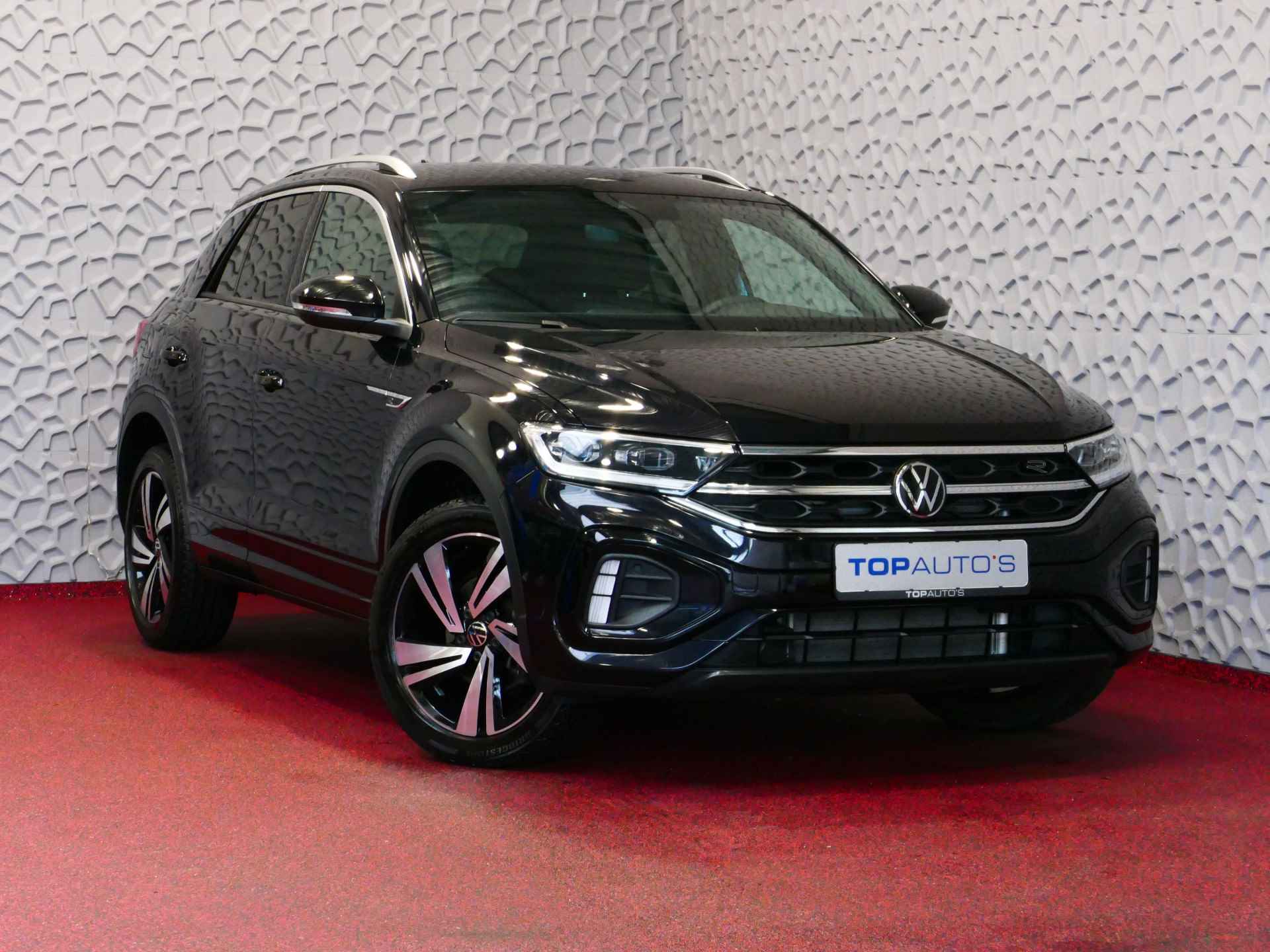 Volkswagen T-Roc 1.5 TSI 150PK R-LINE EVO IQ LIGHT ALCANTARA ELEK.KLEP CARPLAY STOEL/STUUR VERW. 18"LMV VIR.COCKPIT 05/2024 70 BIJNA NIEUWE VOLKSWAGEN'S UIT VOORRAAD LEVERBAAR - 55/77