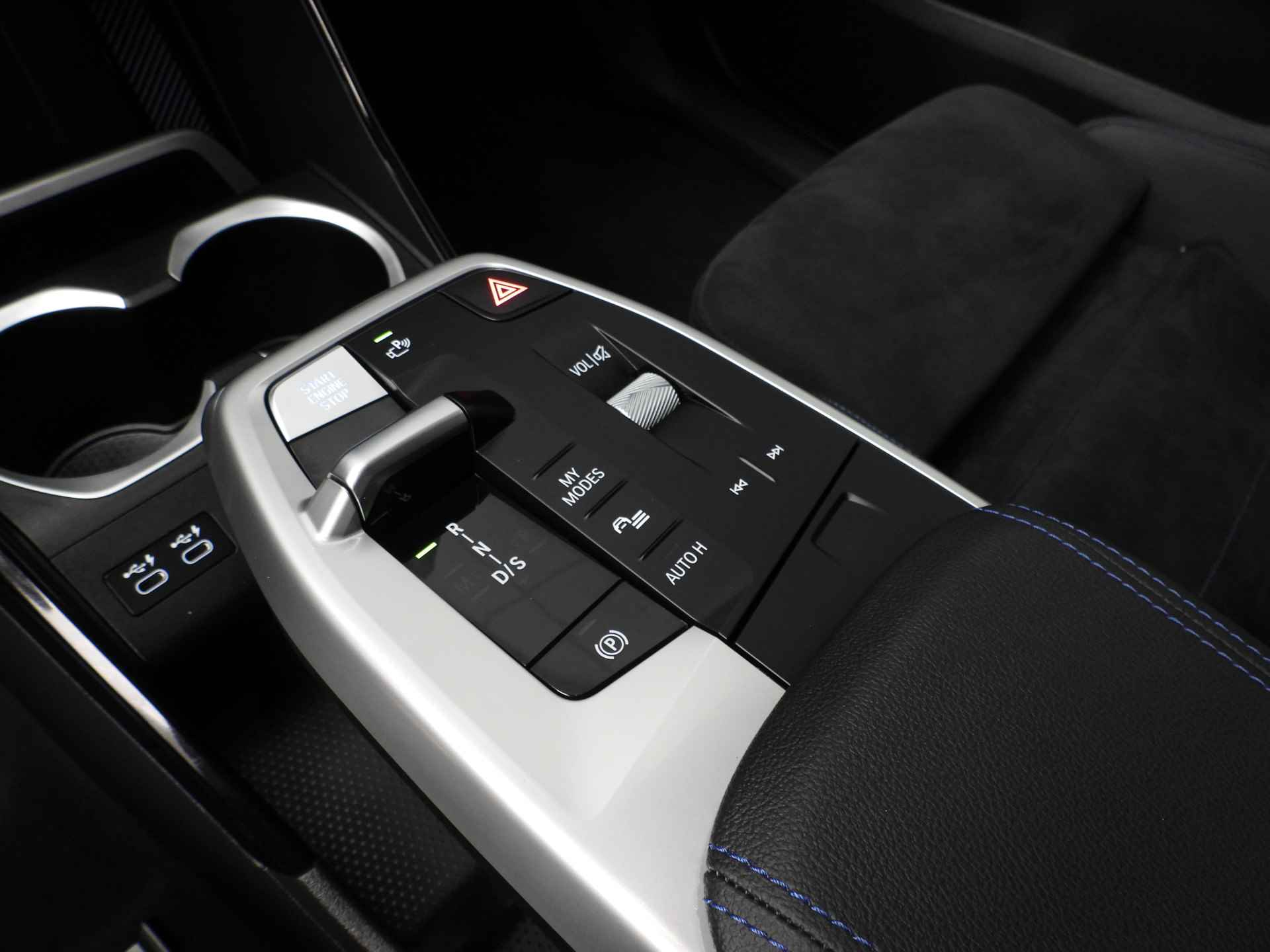 BMW X1 30e xDrive M-Sportpakket LED / Navigatie / Sportstoelen / Trekhaak / Keyles go / Stoelverwarming / DAB / Alu 20 inch - 15/40