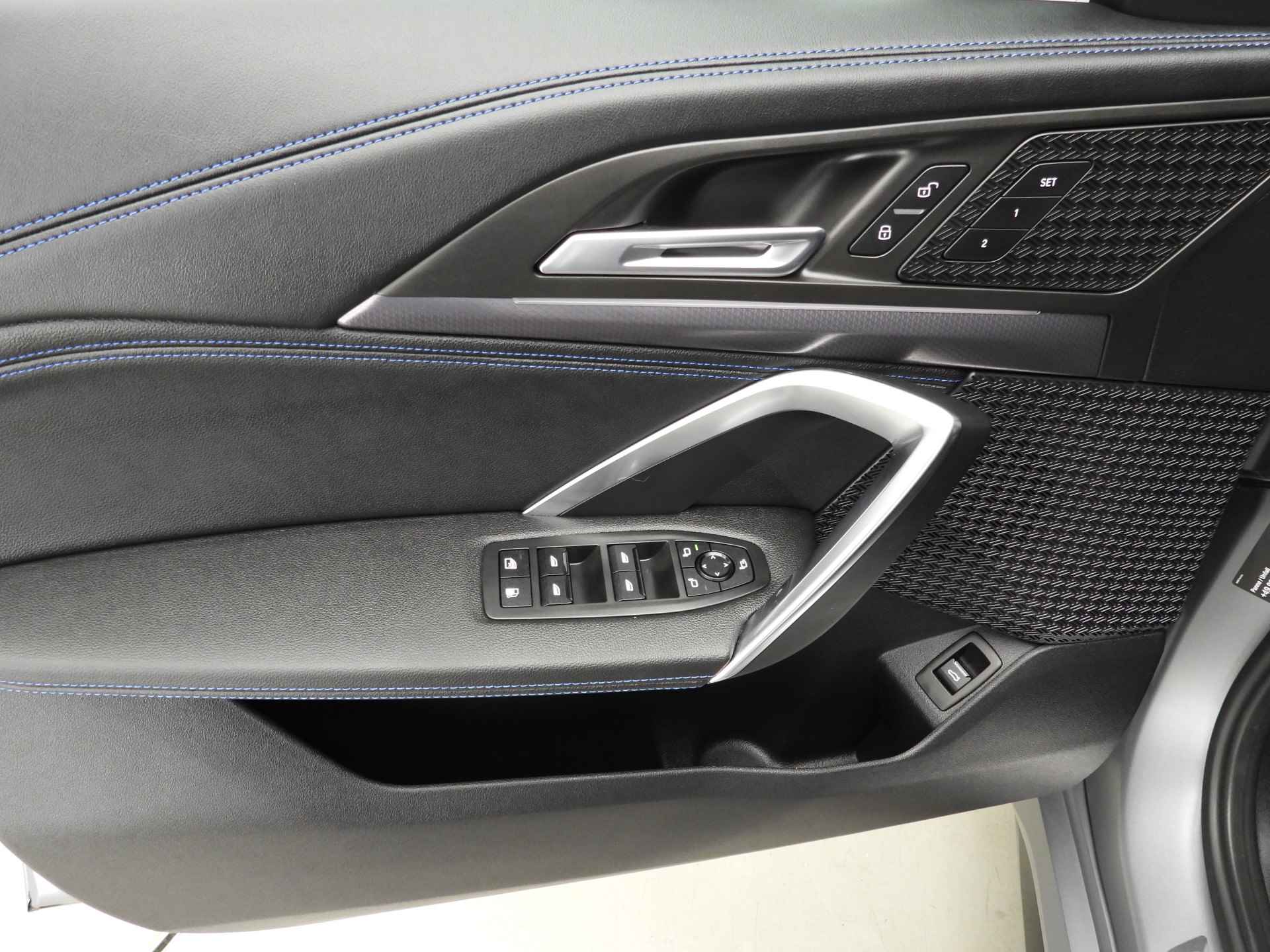 BMW X1 30e xDrive M-Sportpakket LED / Navigatie / Sportstoelen / Trekhaak / Keyles go / Stoelverwarming / DAB / Alu 20 inch - 18/40
