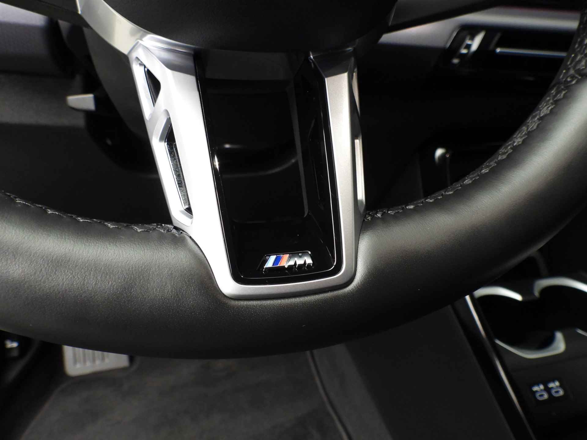 BMW X1 30e xDrive M-Sportpakket LED / Navigatie / Sportstoelen / Trekhaak / Keyles go / Stoelverwarming / DAB / Alu 20 inch - 26/40