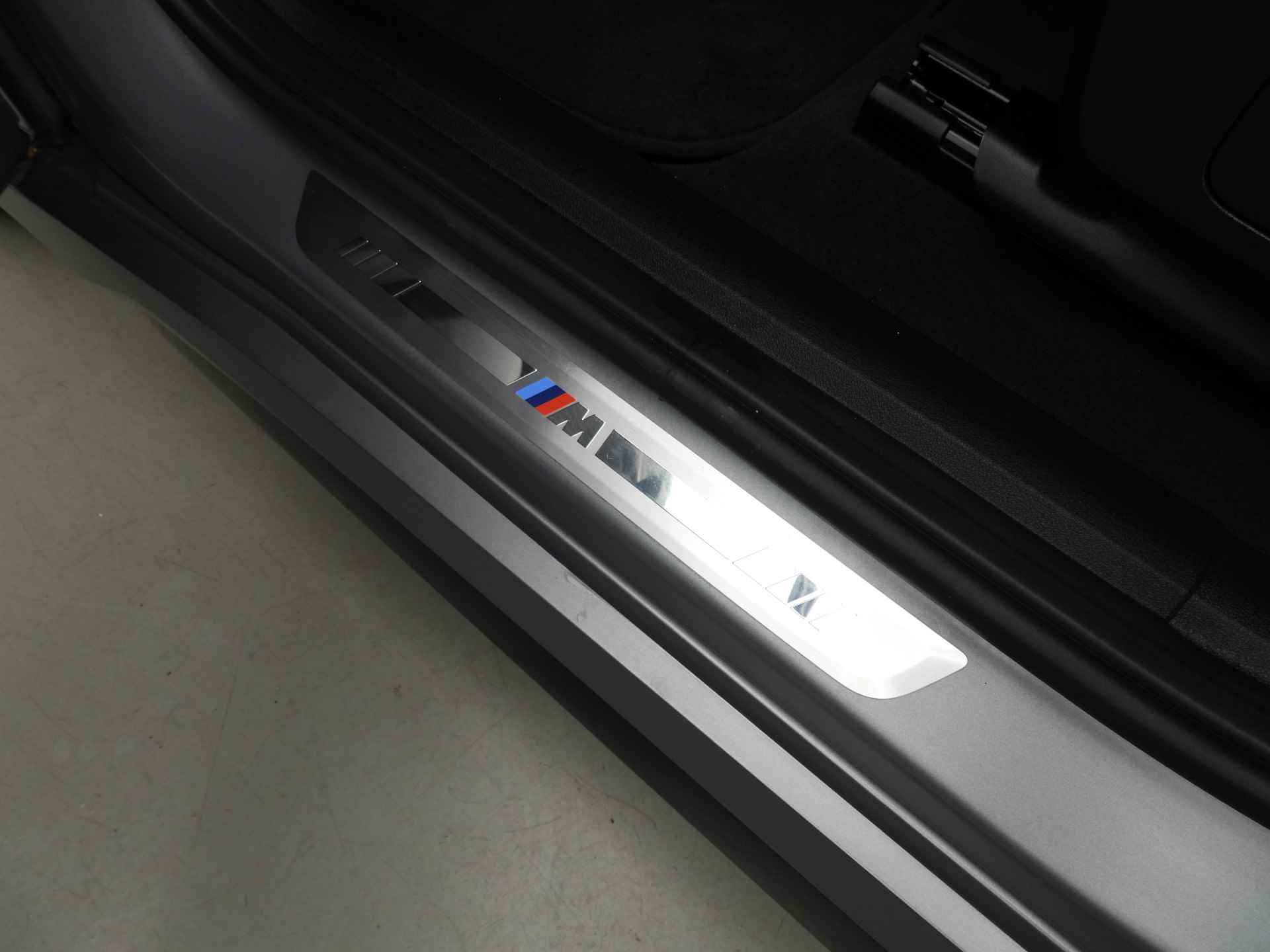 BMW X1 30e xDrive M-Sportpakket LED / Navigatie / Sportstoelen / Trekhaak / Keyles go / Stoelverwarming / DAB / Alu 20 inch - 31/40