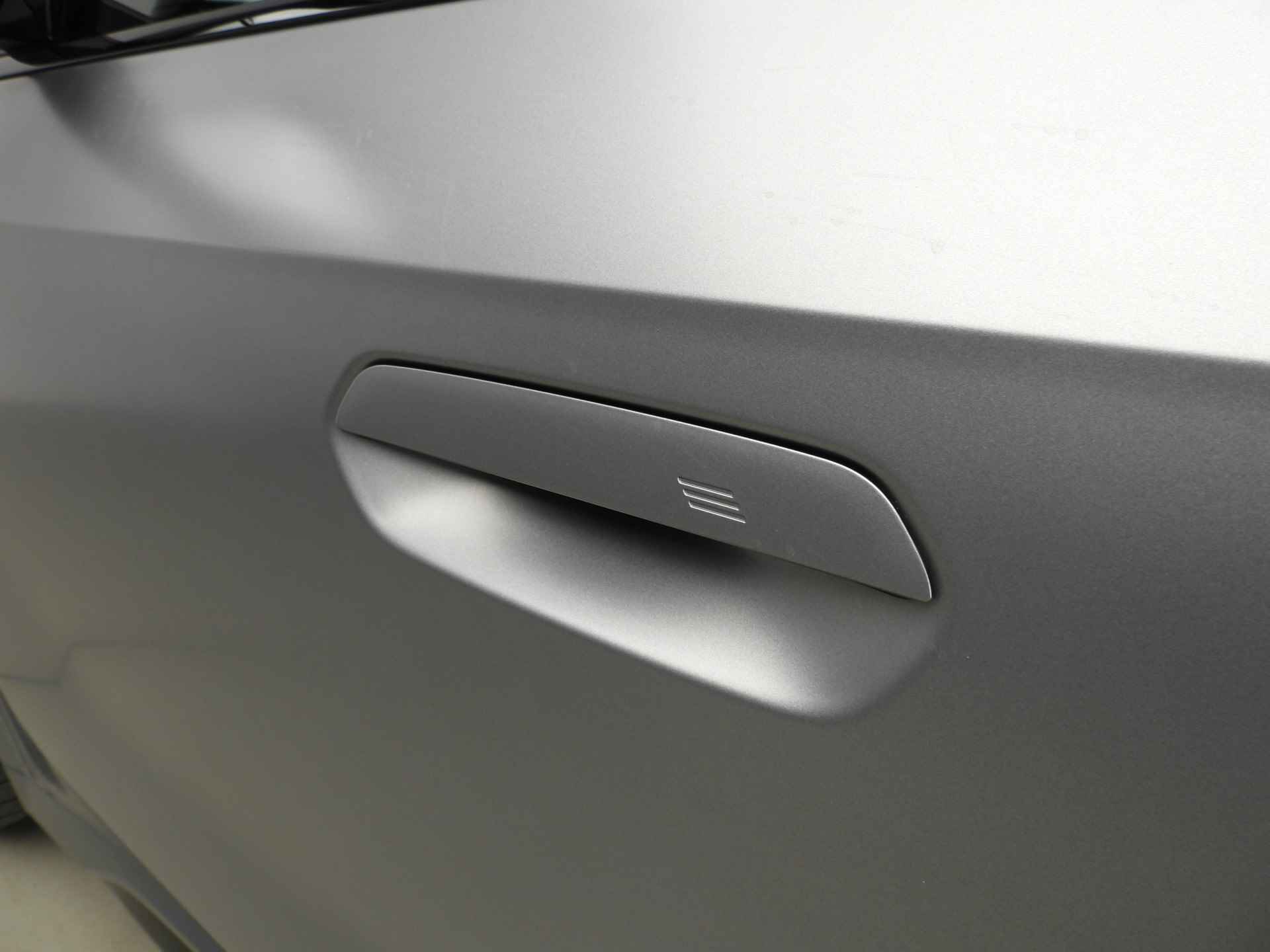 BMW X1 30e xDrive M-Sportpakket LED / Navigatie / Sportstoelen / Trekhaak / Keyles go / Stoelverwarming / DAB / Alu 20 inch - 35/40