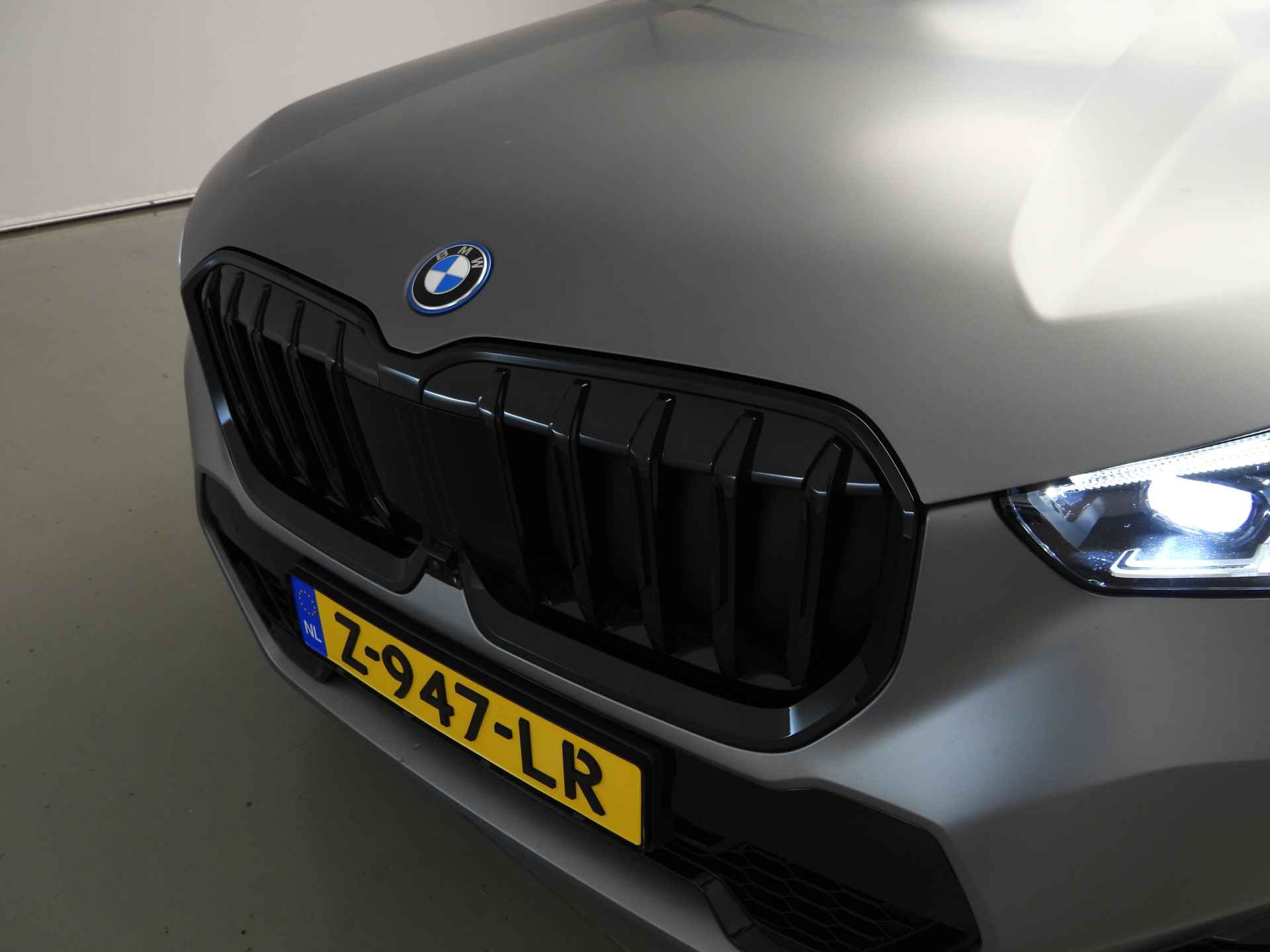 BMW X1 30e xDrive M-Sportpakket LED / Navigatie / Sportstoelen / Trekhaak / Keyles go / Stoelverwarming / DAB / Alu 20 inch - 39/40