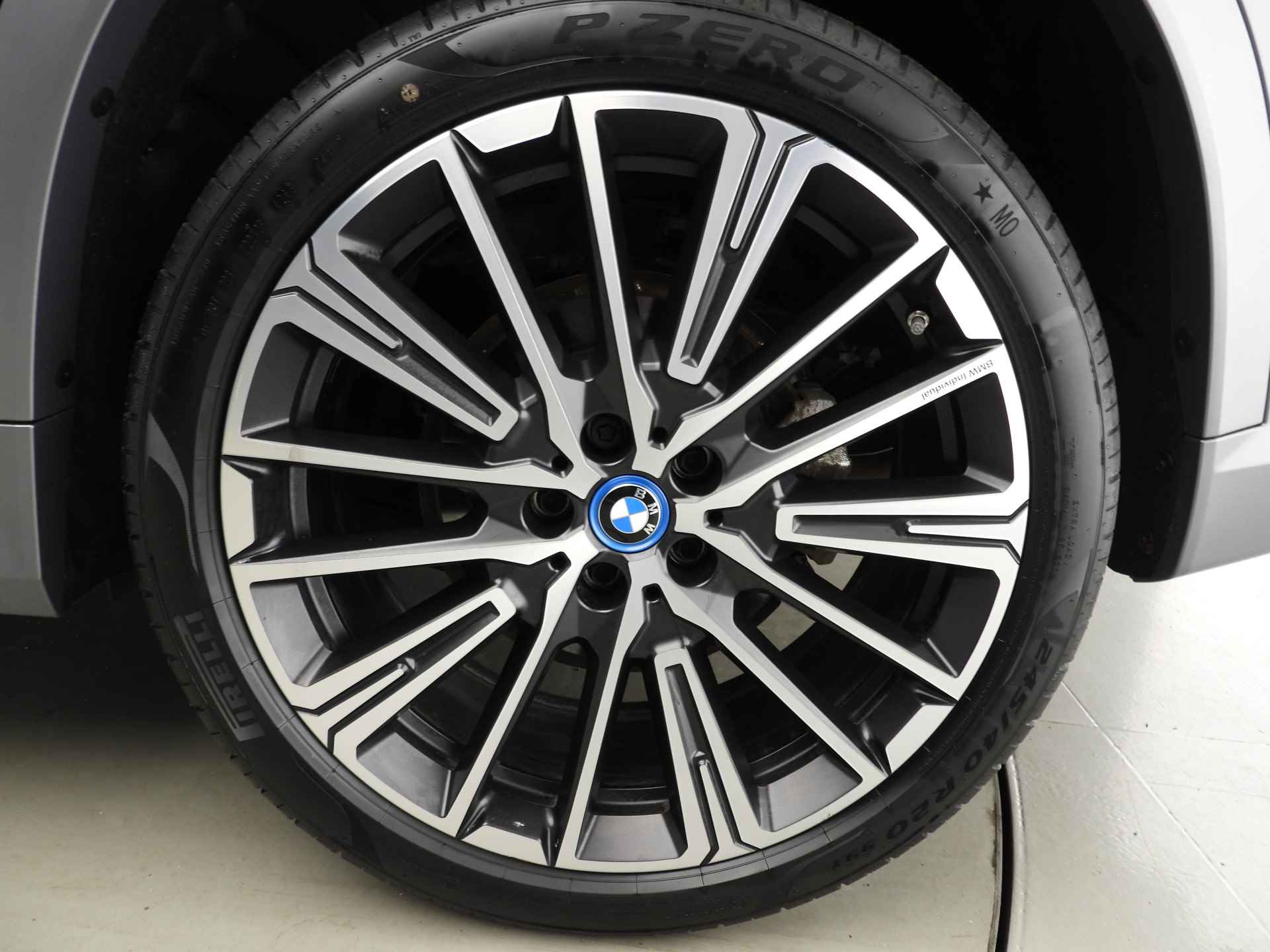 BMW X1 30e xDrive M-Sportpakket LED / Navigatie / Sportstoelen / Trekhaak / Keyles go / Stoelverwarming / DAB / Alu 20 inch - 40/40