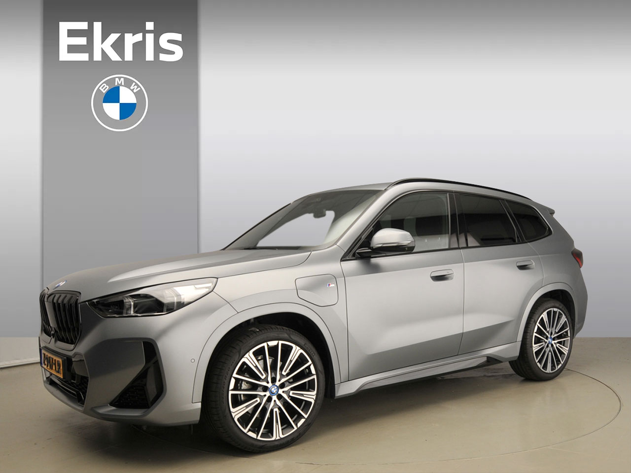 BMW X1 30e xDrive M-Sportpakket LED / Navigatie / Sportstoelen / Trekhaak / Keyles go / Stoelverwarming / DAB / Alu 20 inch