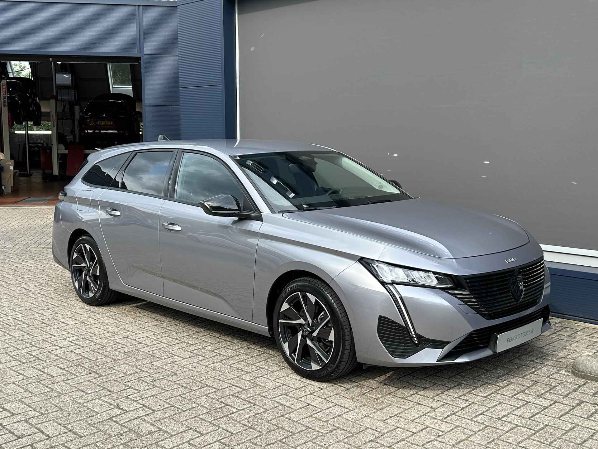 Peugeot 308 SW 1.5 BlueHDi 130 PK Allure Pack Business | Automaat | Navigatie | LED Verlichting | Cruise & Climate Control | Zeer Zuinig in verbruik | Trekvermogen 1500 KG | 17 " Lichtmetalen Velgen | Half Lederen Bekleding | - 4/54