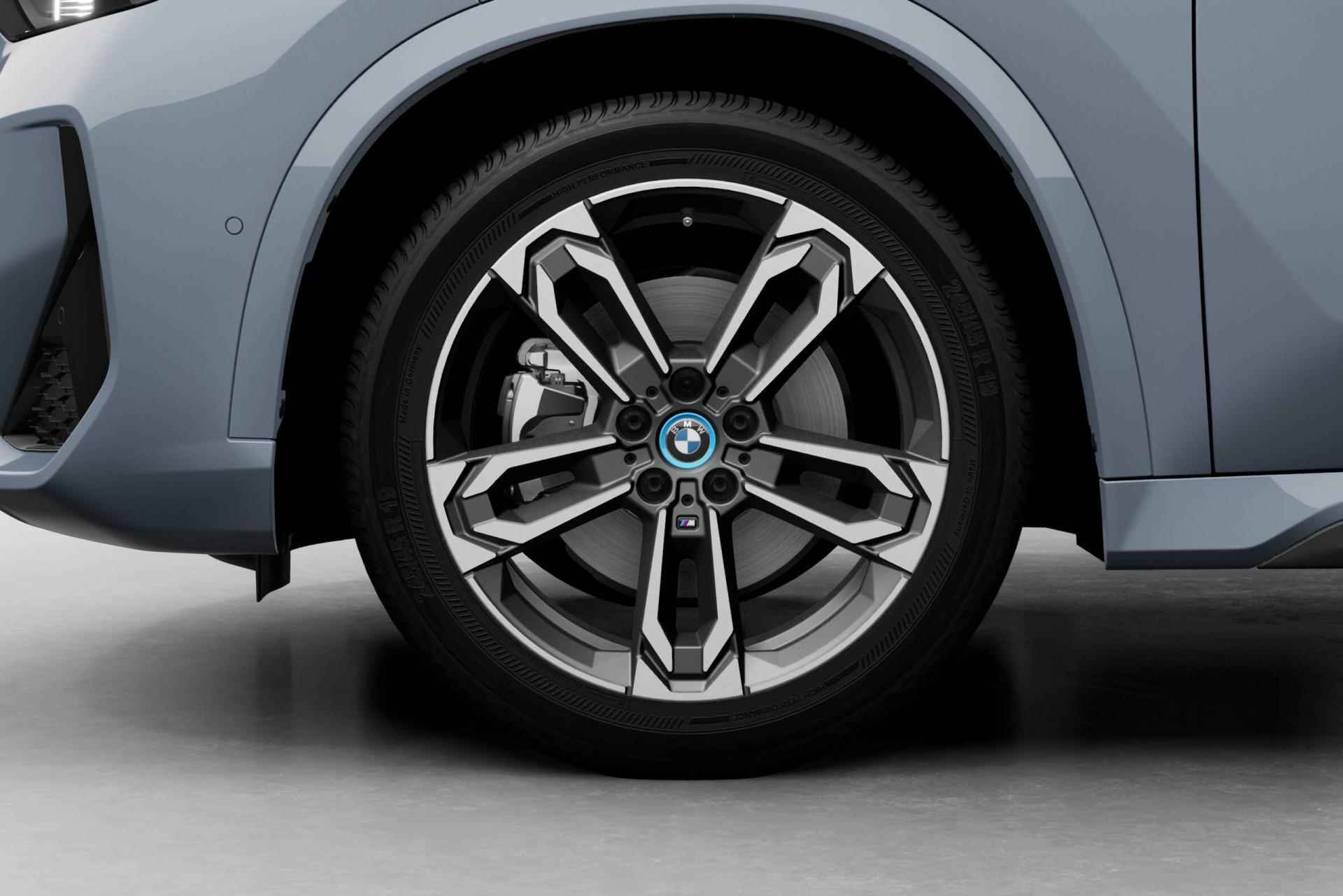 BMW iX1 xDrive30 Launch Edition 67 kWh | M Sportpakket | Elektrisch verwarmde voorstoelen | Driving Assistant Plus - 10/20