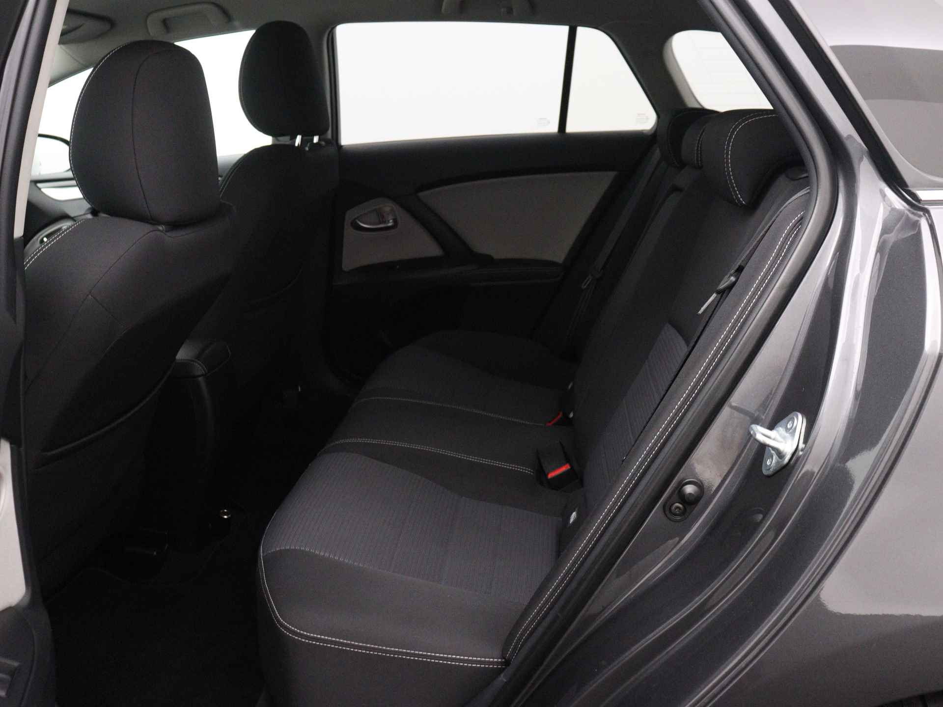 Toyota Avensis Touring Sports 1.8 VVT-i Executive Limited | Trekhaak | Voorstoelen verwarmd | Navigatie | Ruitenwisser Ontdooiing | - 21/44