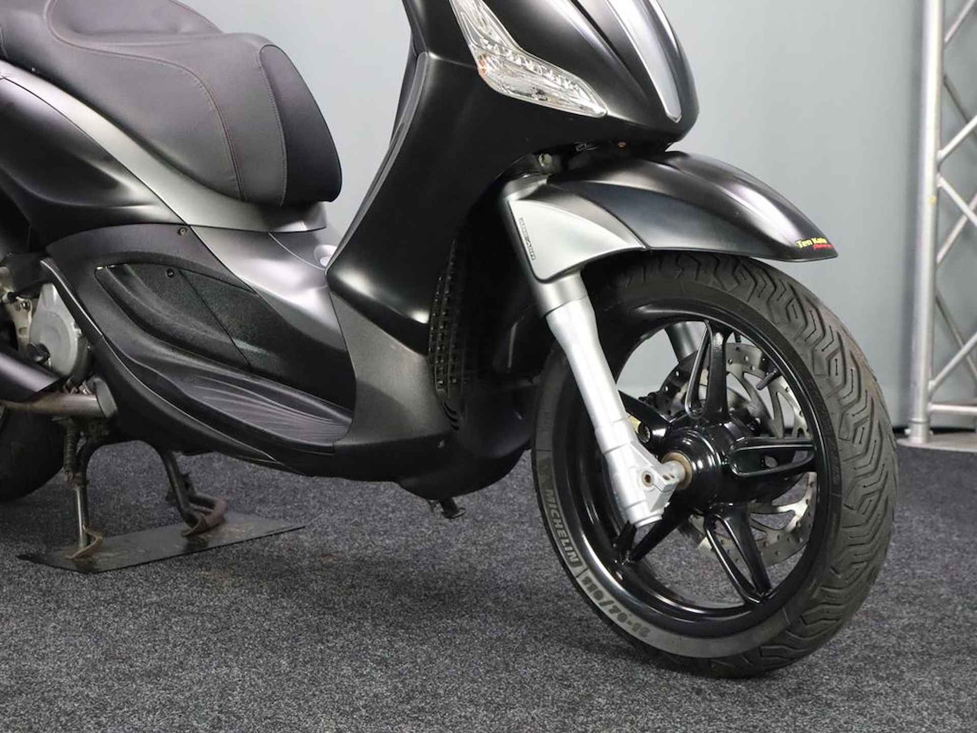 Piaggio Piagio Beverly 350 Sport ABS-ASR - 3/13