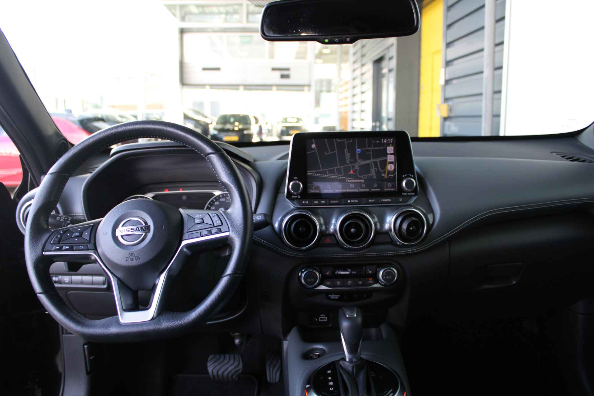 Nissan Juke 1.0 DIG-T Business Edition NAVI/CAMERA/KEYLESS/PDC/CLIMATE/STOELVERWARMING/VERWAMRDE VOORRUIT - 4/31