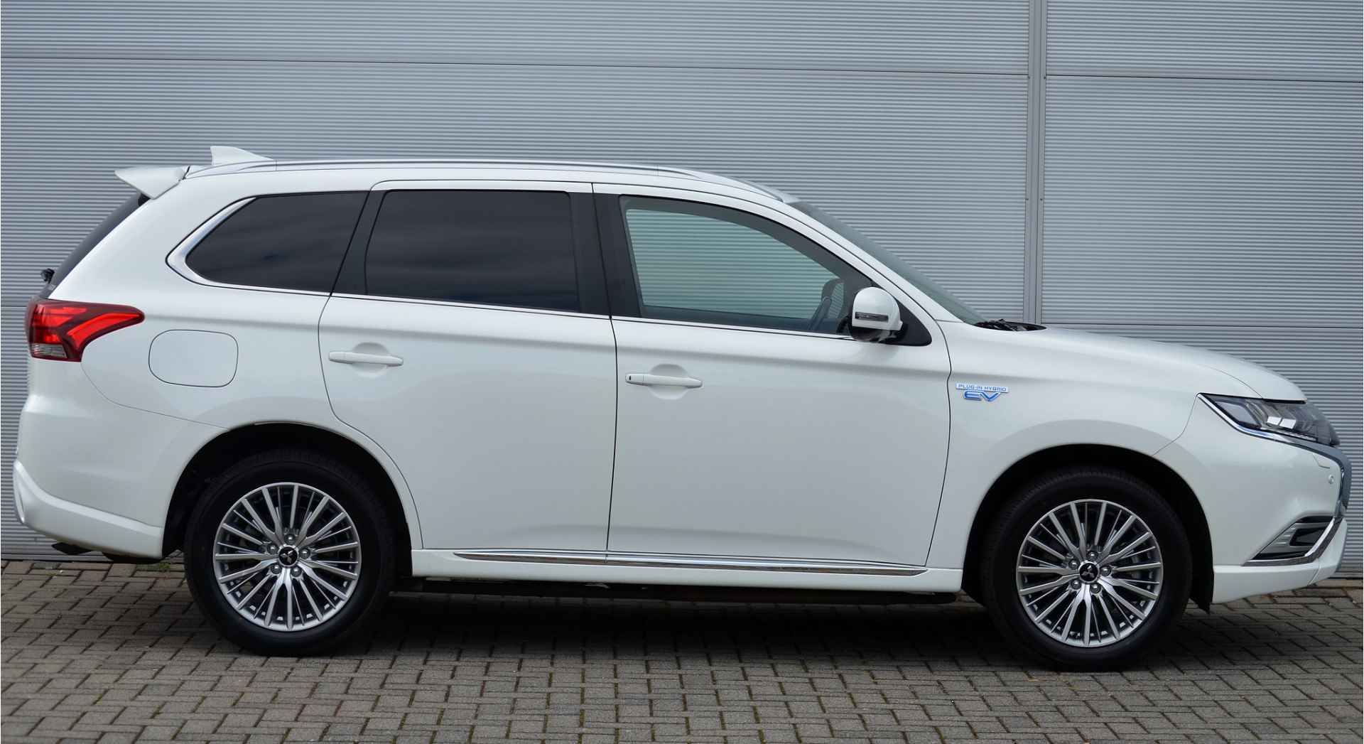 Mitsubishi Outlander PHEV 2.4 INSTYLE 4WD | PLUG IN HYBRID | V2G | FULL OPTIONS | HOGE ZIT | ALL IN RIJKLAARPRIJS - 12/50