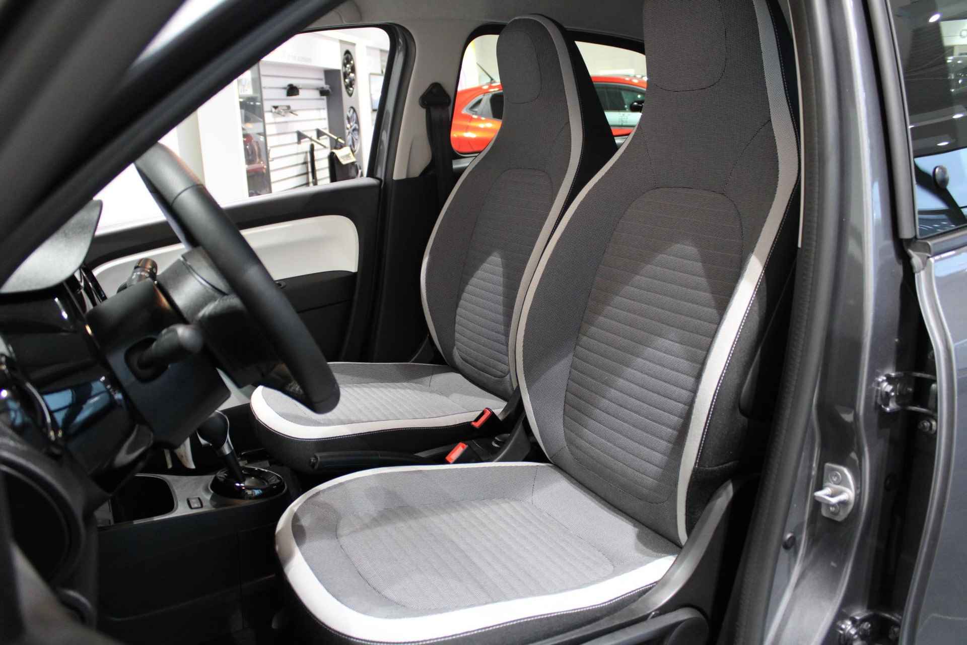 Renault Twingo R80 E-Tech Equilibre Easy Link multimedia- en navigatiesysteem | Pack Look interieur thema Noir | Parkeersensoren Achter - 10/29