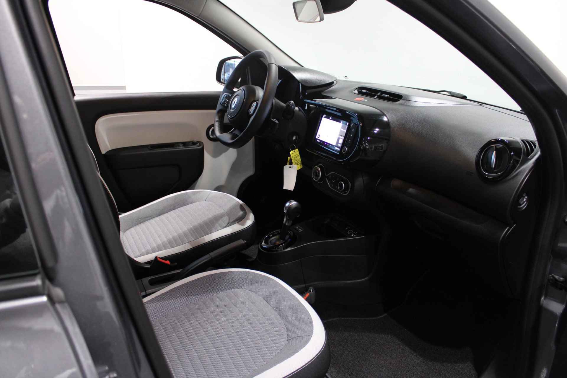 Renault Twingo R80 E-Tech Equilibre Easy Link multimedia- en navigatiesysteem | Pack Look interieur thema Noir | Parkeersensoren Achter - 14/29