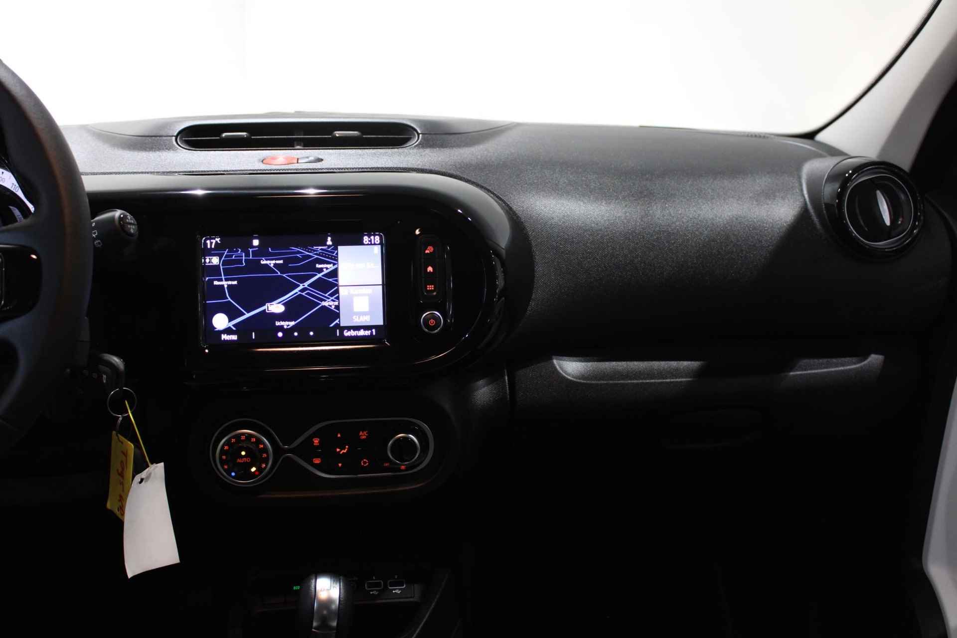 Renault Twingo R80 E-Tech Equilibre Easy Link multimedia- en navigatiesysteem | Pack Look interieur thema Noir | Parkeersensoren Achter - 26/29