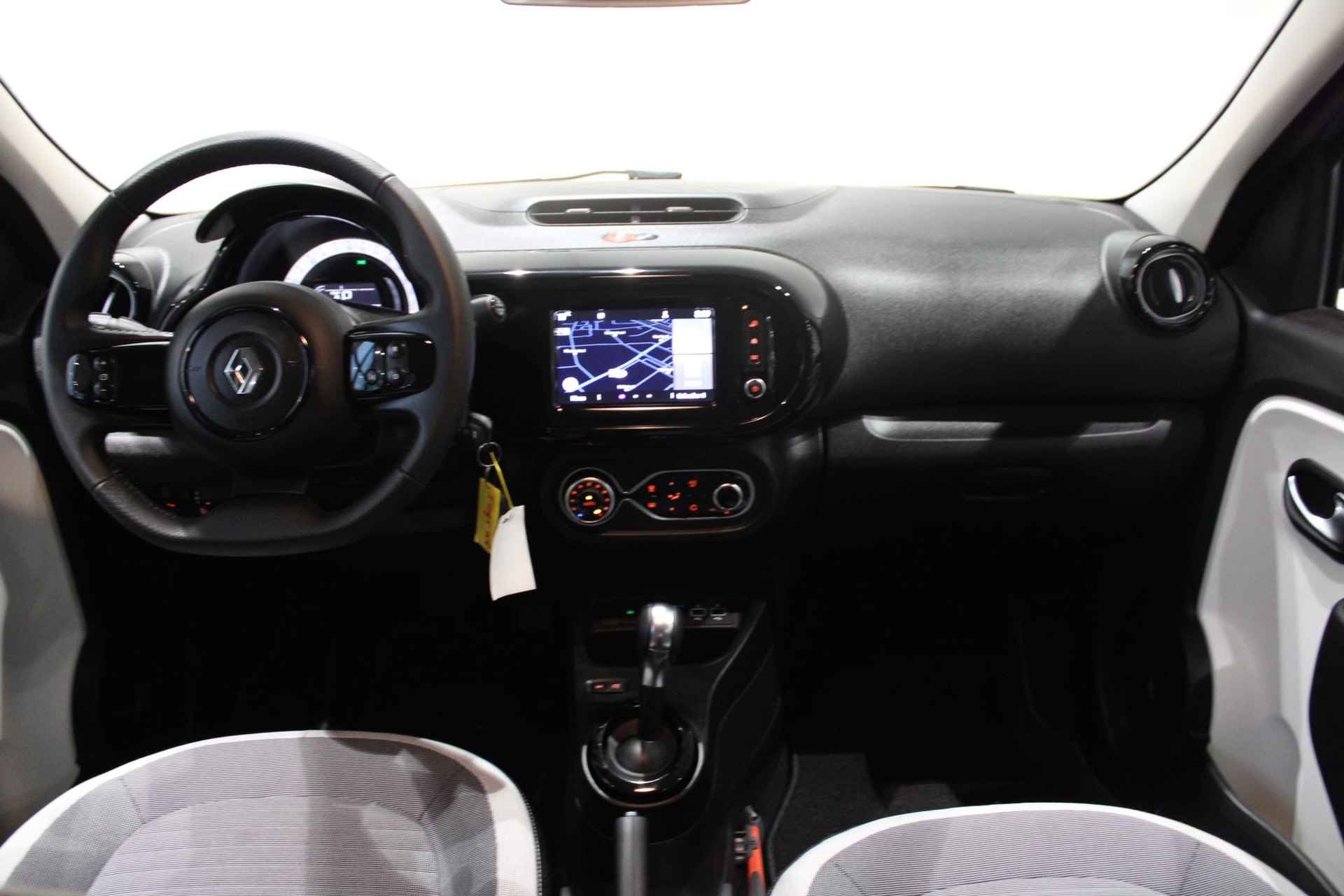 Renault Twingo R80 E-Tech Equilibre Easy Link multimedia- en navigatiesysteem | Pack Look interieur thema Noir | Parkeersensoren Achter - 27/29