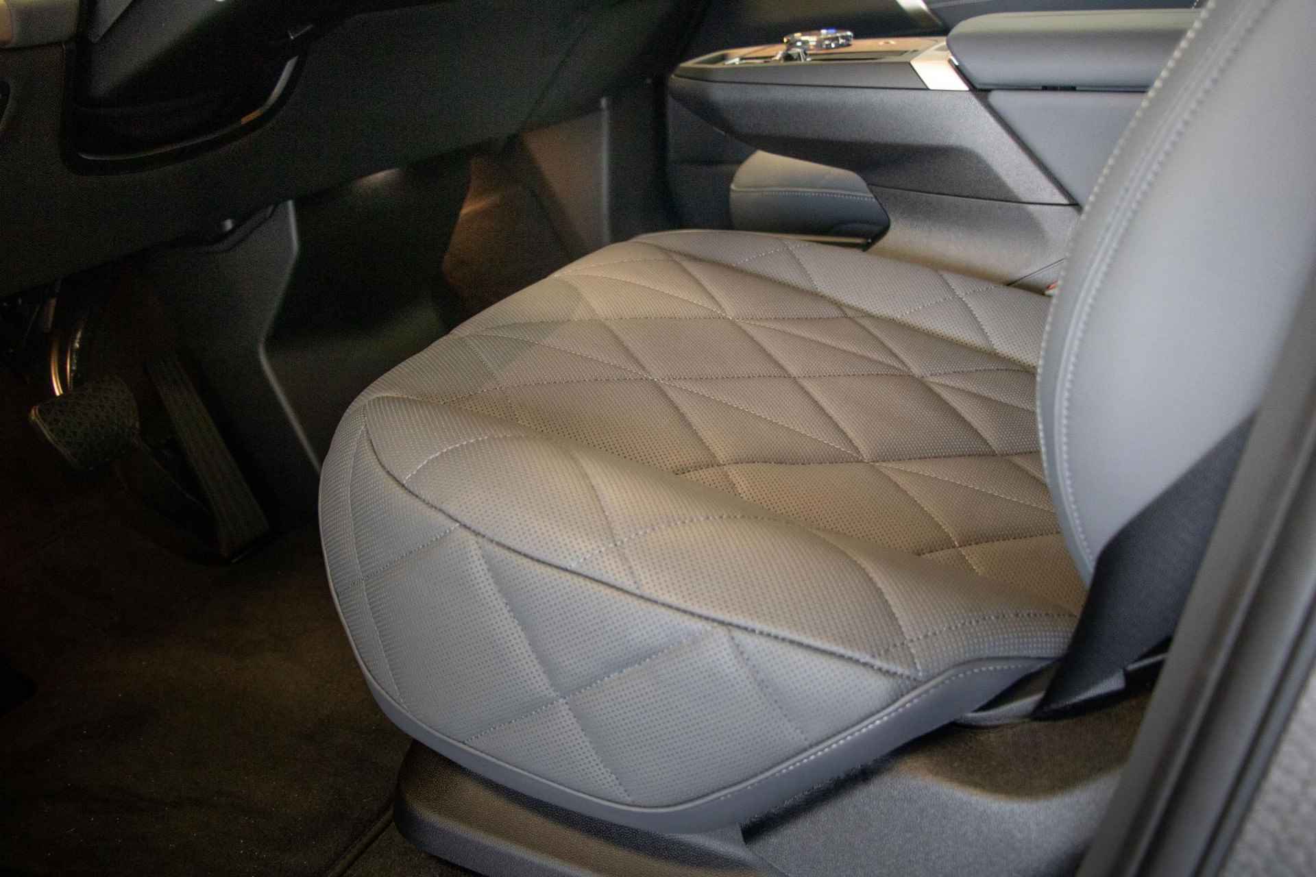 BMW iX xDrive40 Glazen panoramadak Sky Lounge | Trekhaak met elektrisch wegklapbare kogel - 10/35
