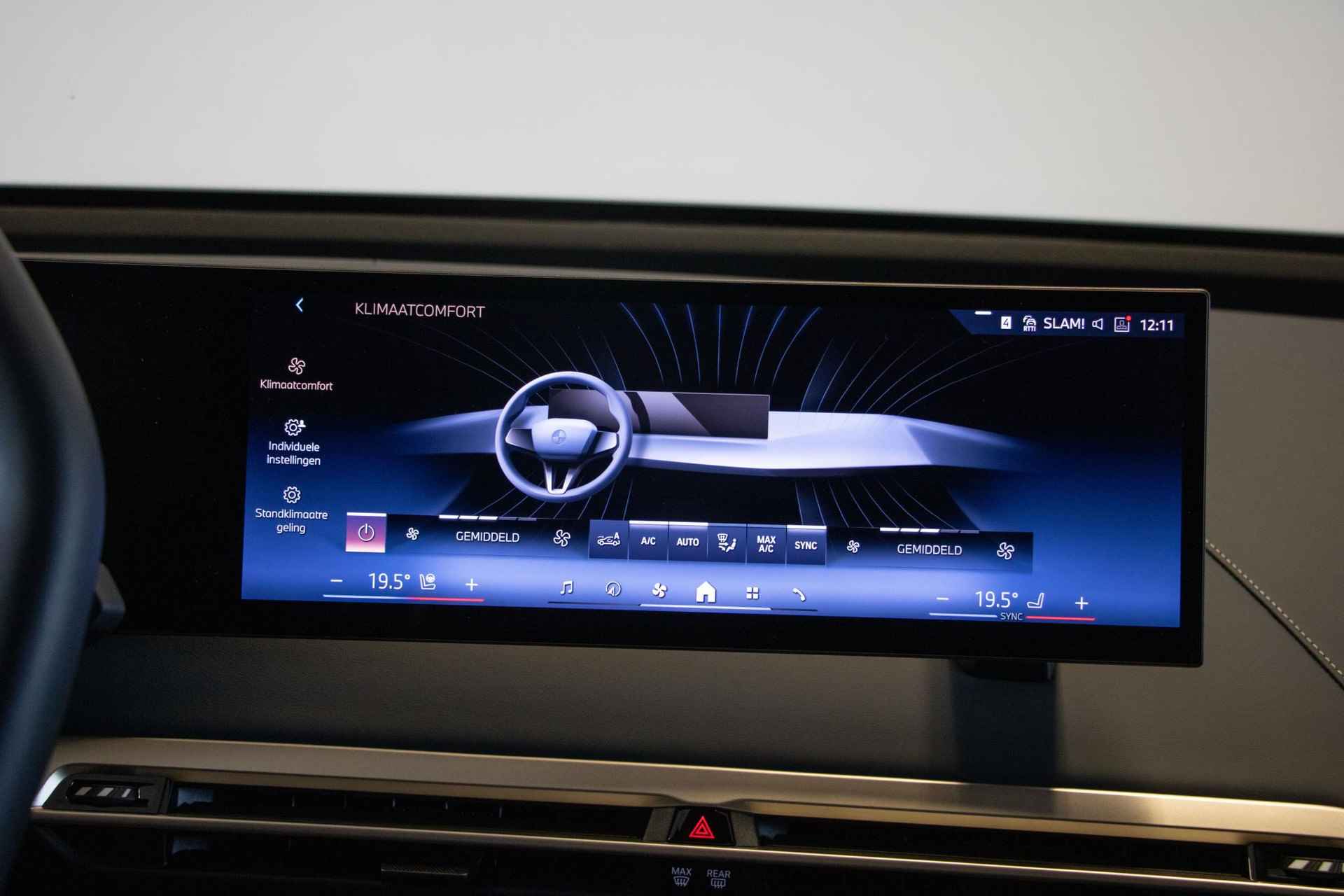 BMW iX xDrive40 Glazen panoramadak Sky Lounge | Trekhaak met elektrisch wegklapbare kogel - 17/35