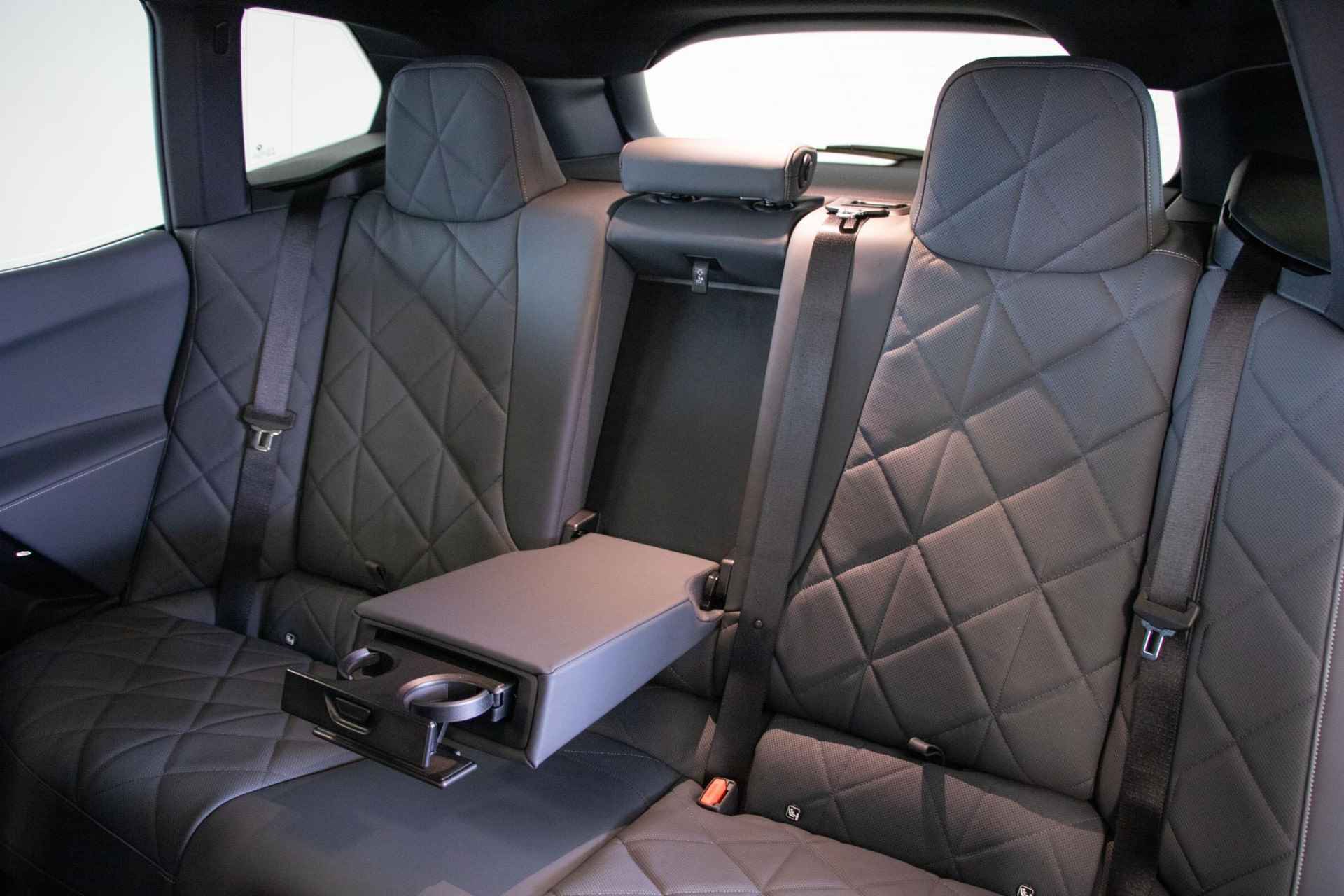 BMW iX xDrive40 Glazen panoramadak Sky Lounge | Trekhaak met elektrisch wegklapbare kogel - 28/35