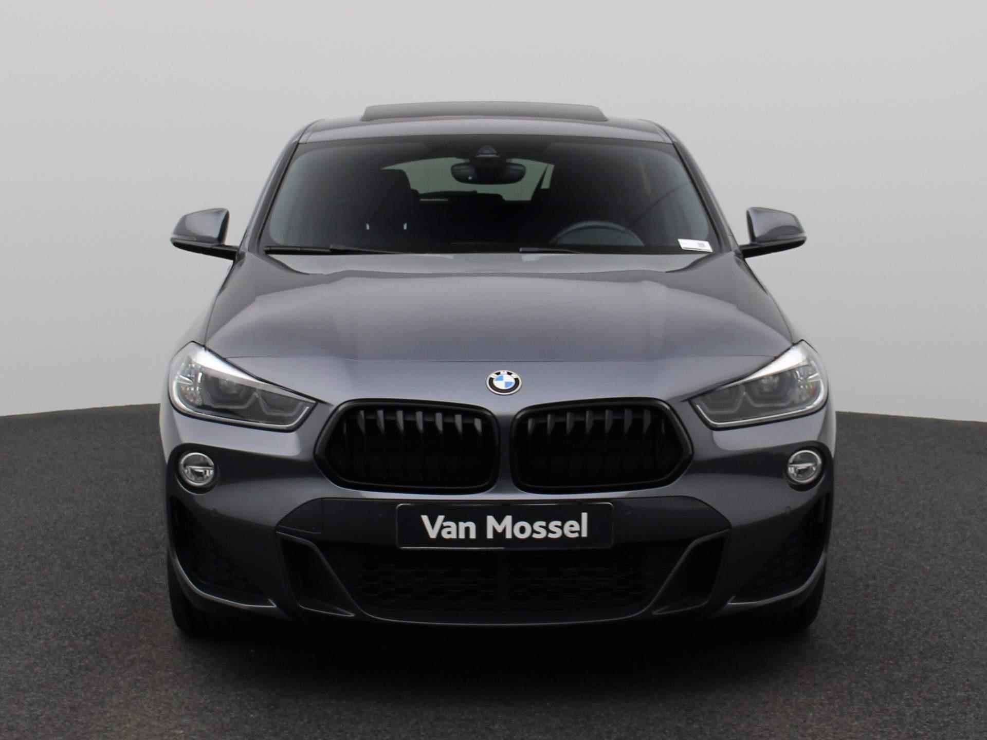 BMW X2 sDrive18i High Executive | Leder Interieur | Schuifdak | Navigatie | Stoelverwarming | Parkeersensoren | - 3/46