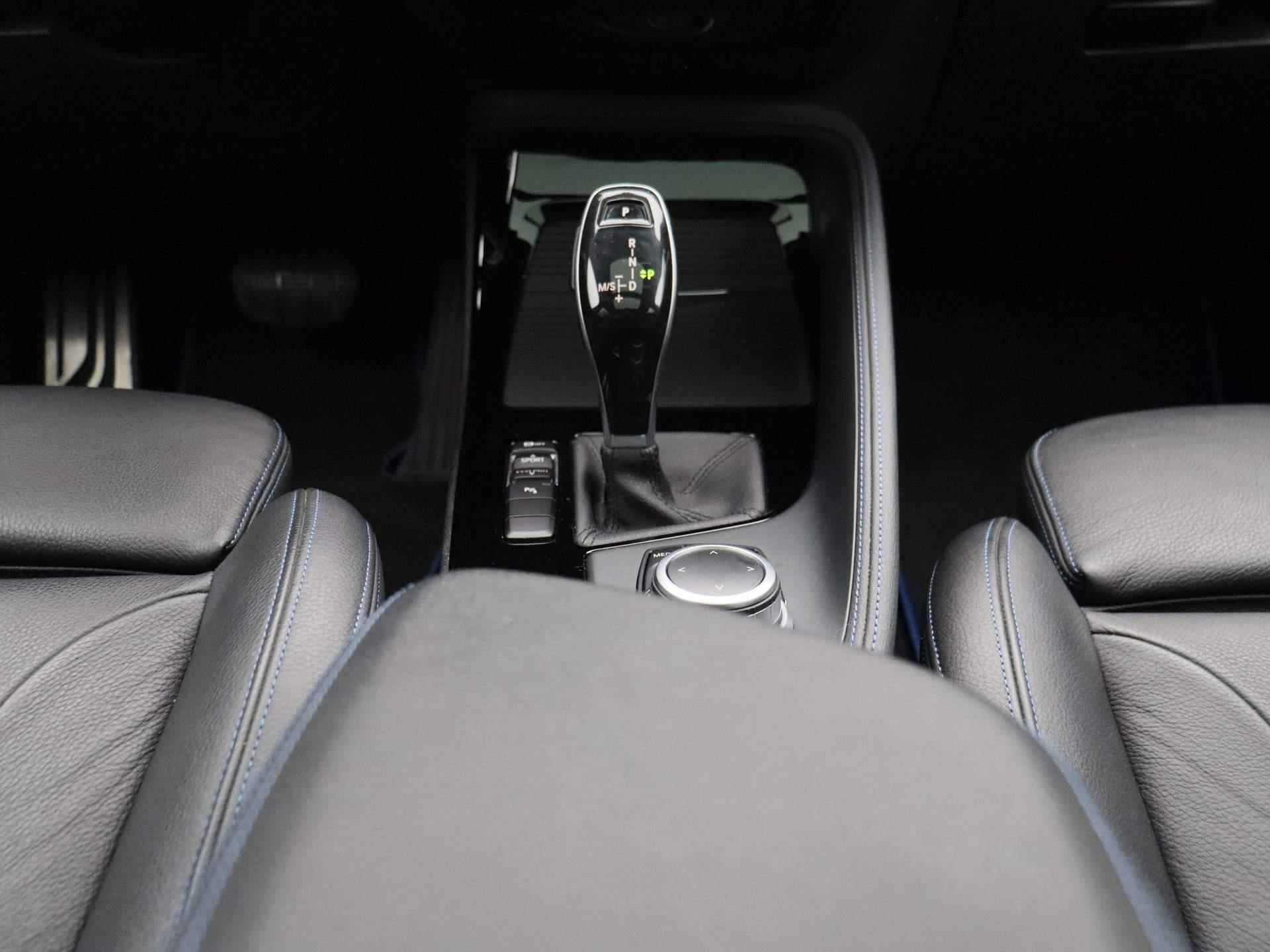 BMW X2 sDrive18i High Executive | Leder Interieur | Schuifdak | Navigatie | Stoelverwarming | Parkeersensoren | - 10/46