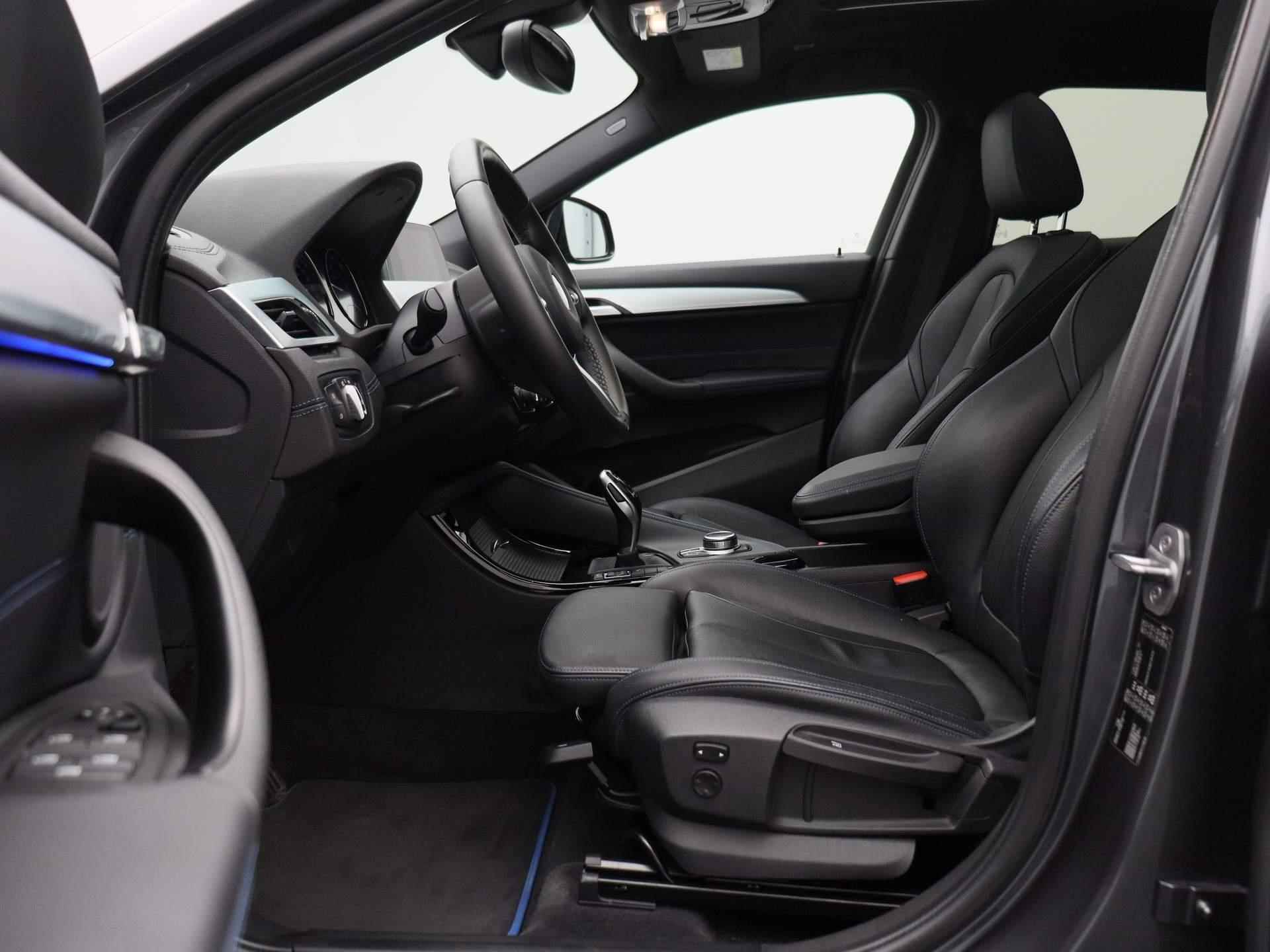 BMW X2 sDrive18i High Executive | Leder Interieur | Schuifdak | Navigatie | Stoelverwarming | Parkeersensoren | - 11/46