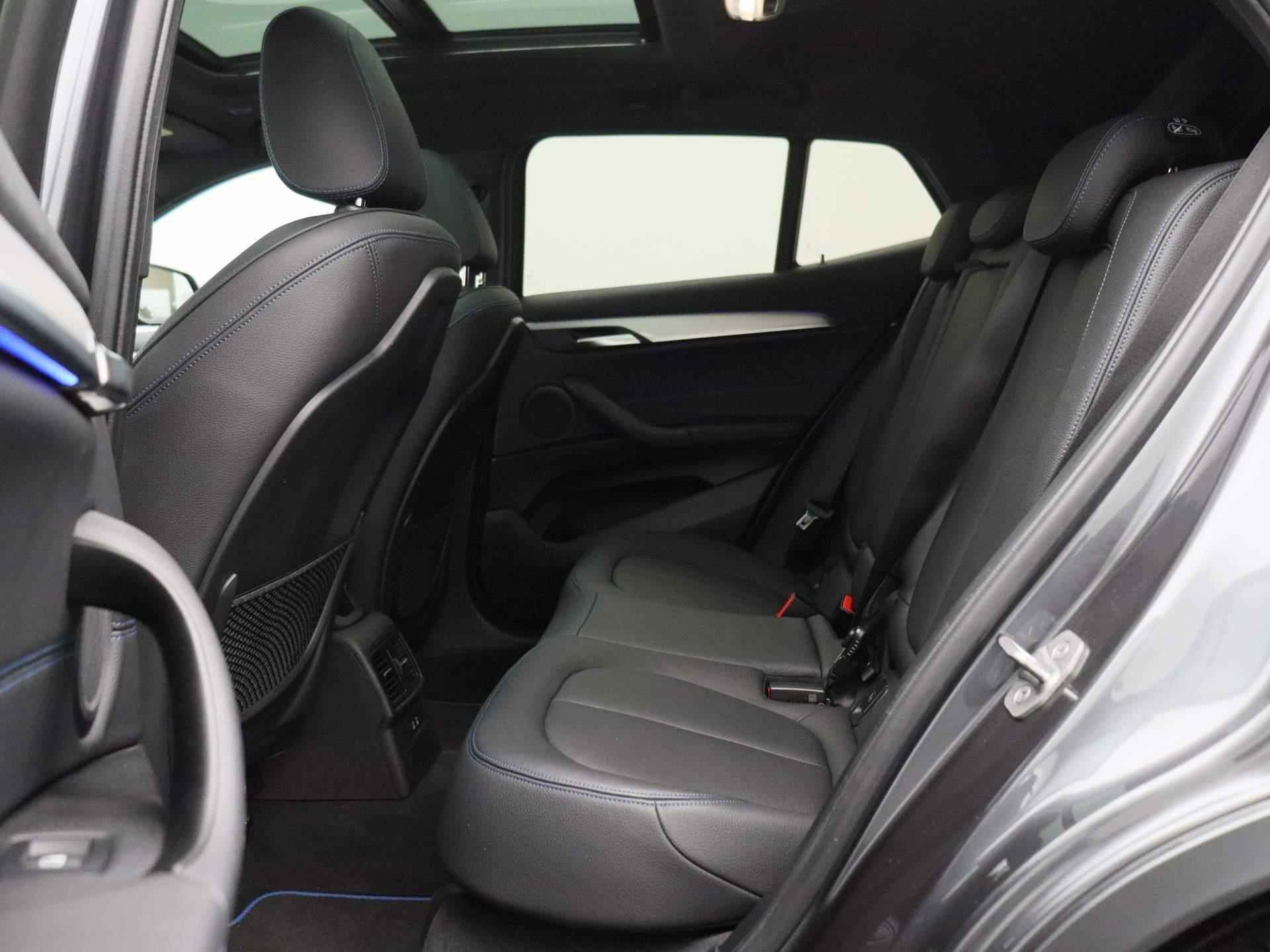 BMW X2 sDrive18i High Executive | Leder Interieur | Schuifdak | Navigatie | Stoelverwarming | Parkeersensoren | - 12/46