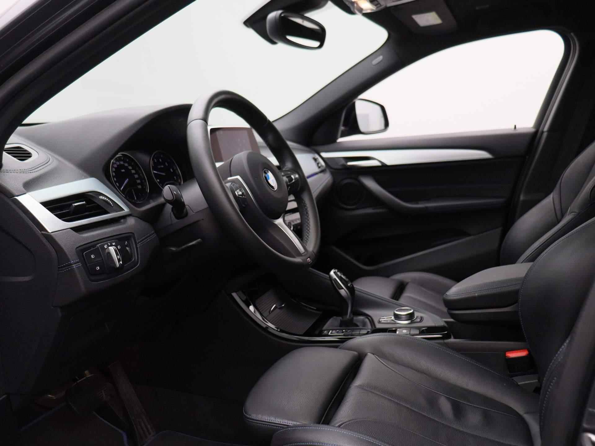 BMW X2 sDrive18i High Executive | Leder Interieur | Schuifdak | Navigatie | Stoelverwarming | Parkeersensoren | - 29/46