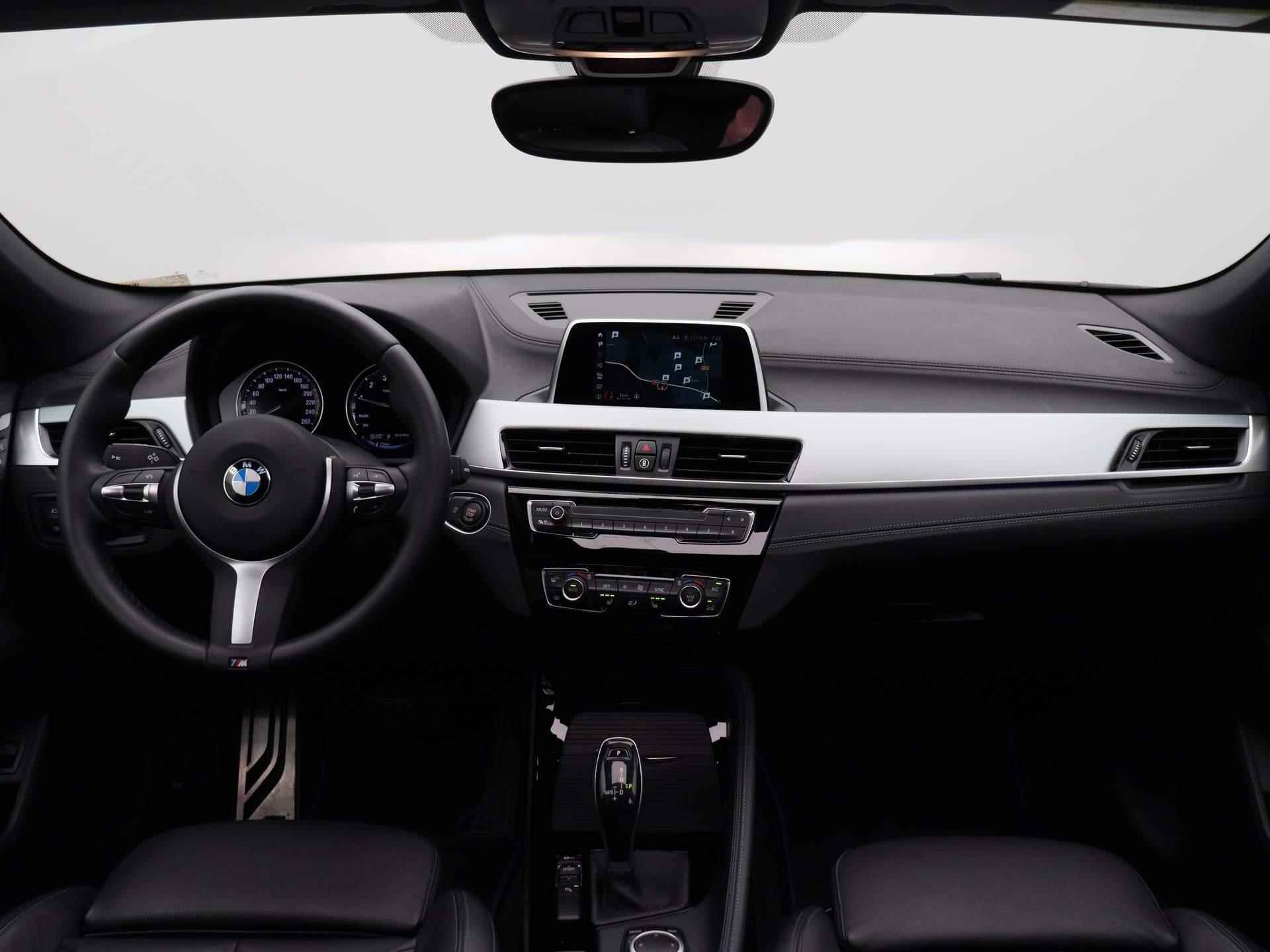 BMW X2 sDrive18i High Executive | Leder Interieur | Schuifdak | Navigatie | Stoelverwarming | Parkeersensoren | - 36/46