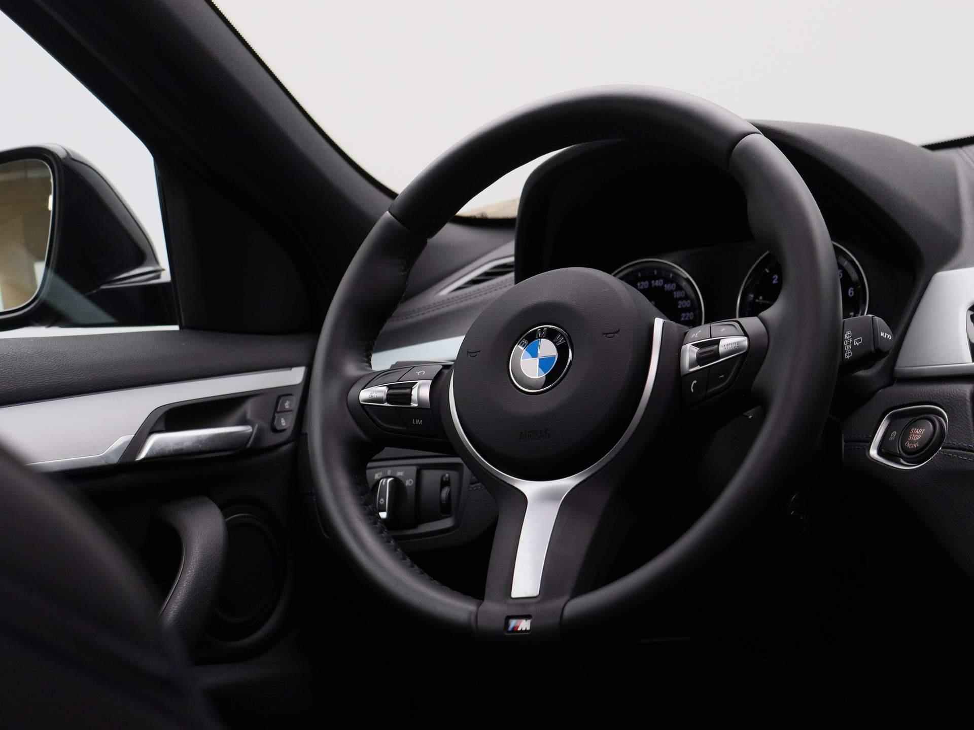 BMW X2 sDrive18i High Executive | Leder Interieur | Schuifdak | Navigatie | Stoelverwarming | Parkeersensoren | - 37/46