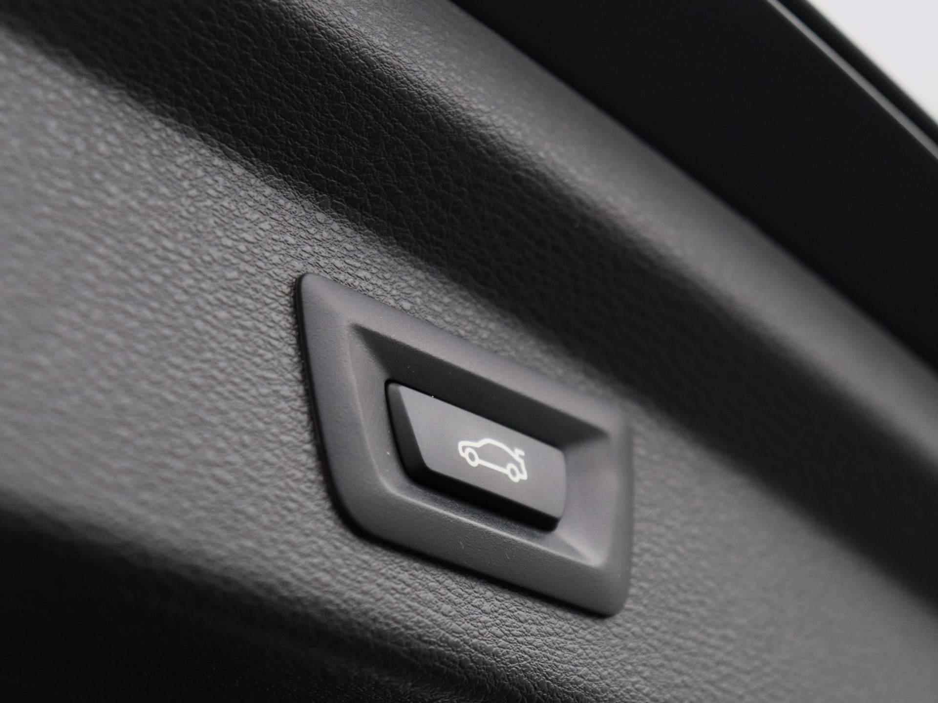 BMW X2 sDrive18i High Executive | Leder Interieur | Schuifdak | Navigatie | Stoelverwarming | Parkeersensoren | - 41/46