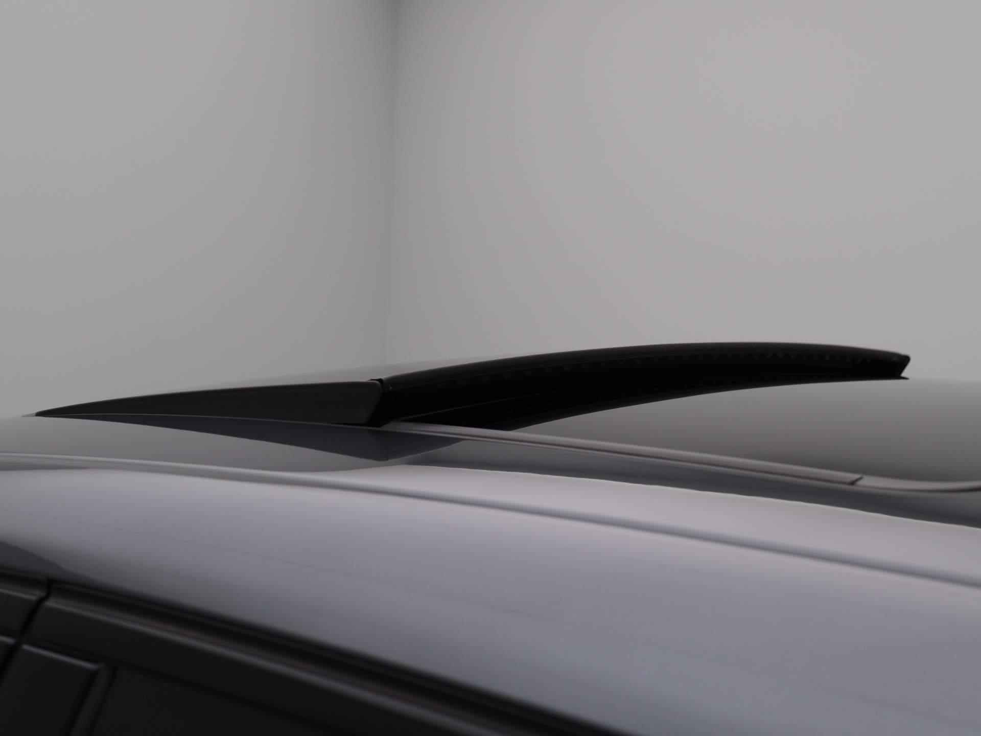 BMW X2 sDrive18i High Executive | Leder Interieur | Schuifdak | Navigatie | Stoelverwarming | Parkeersensoren | - 42/46