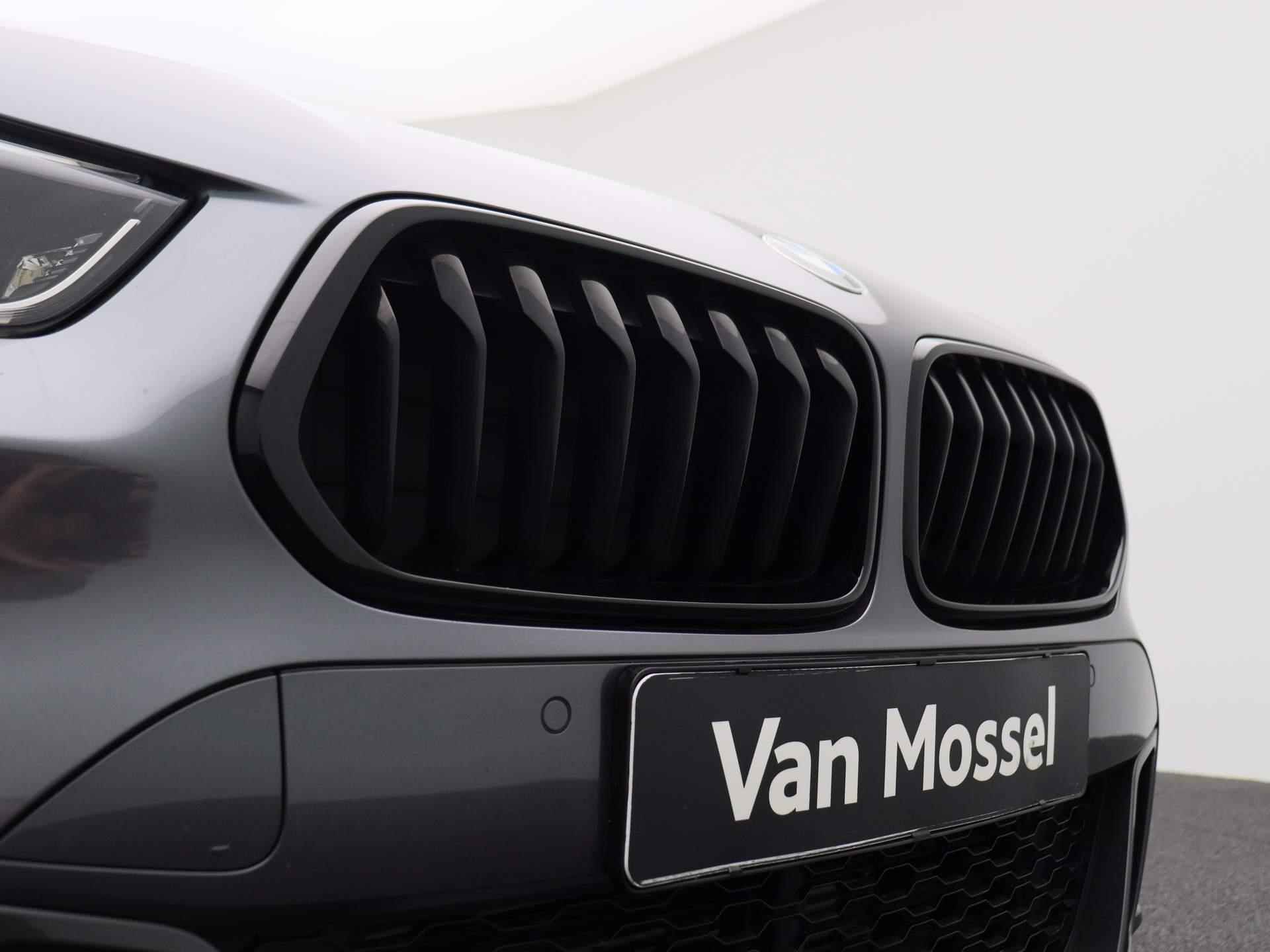 BMW X2 sDrive18i High Executive | Leder Interieur | Schuifdak | Navigatie | Stoelverwarming | Parkeersensoren | - 44/46
