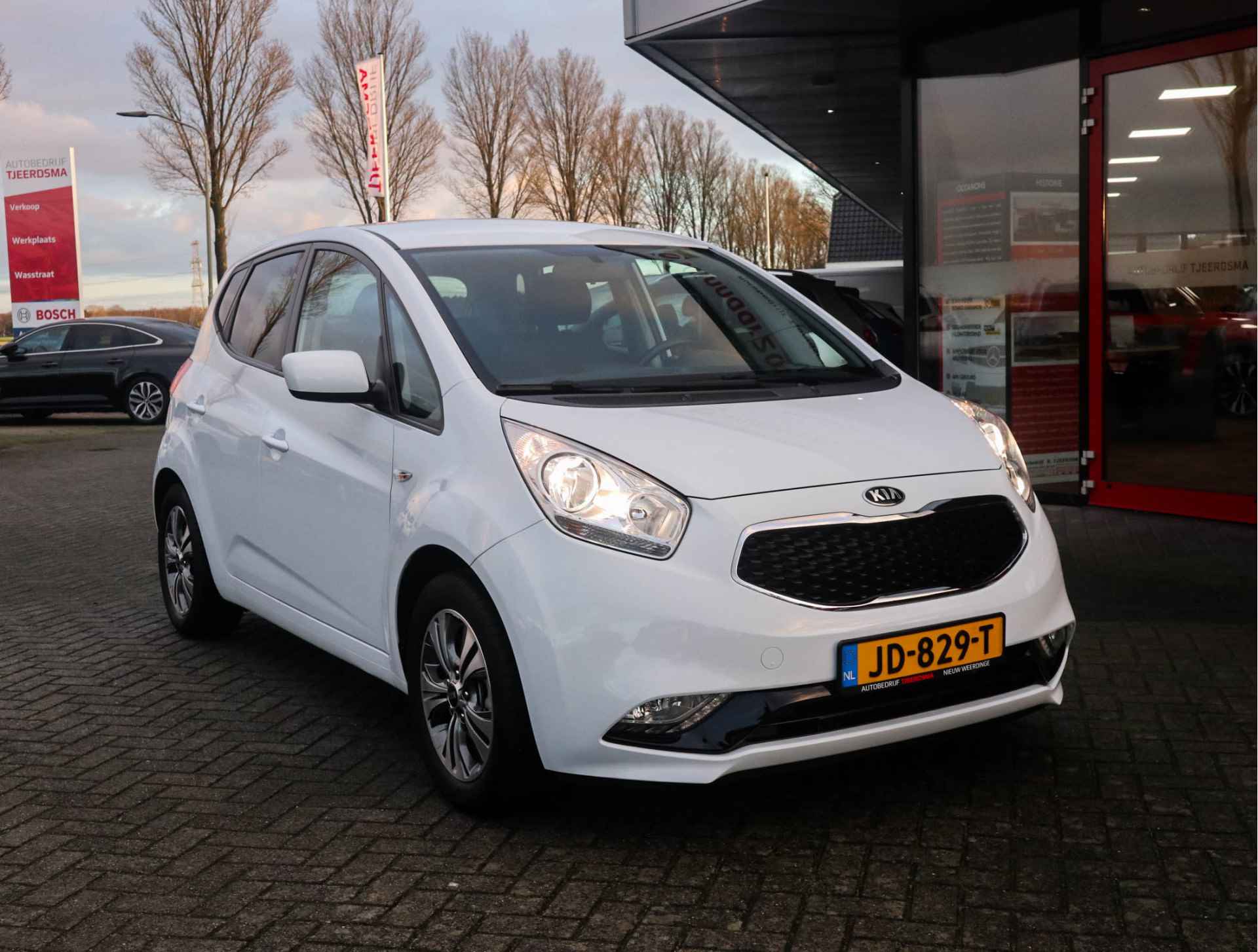 Kia Venga 1.4 CVVT DynamicPLusLine Navi/Clima/Cruise/Trekhaak - 10/17