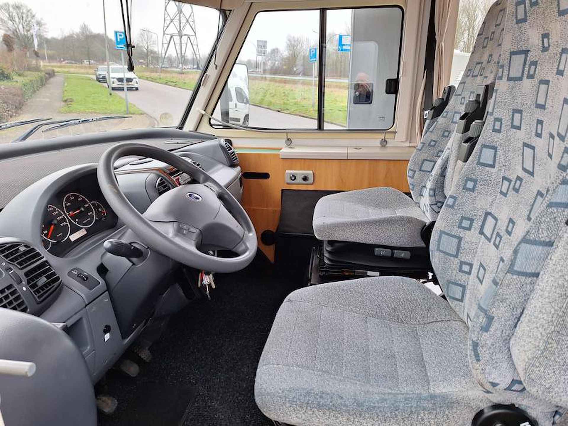 Hymer B 614 - AIRCO - BOVENKASTEN - 14/25