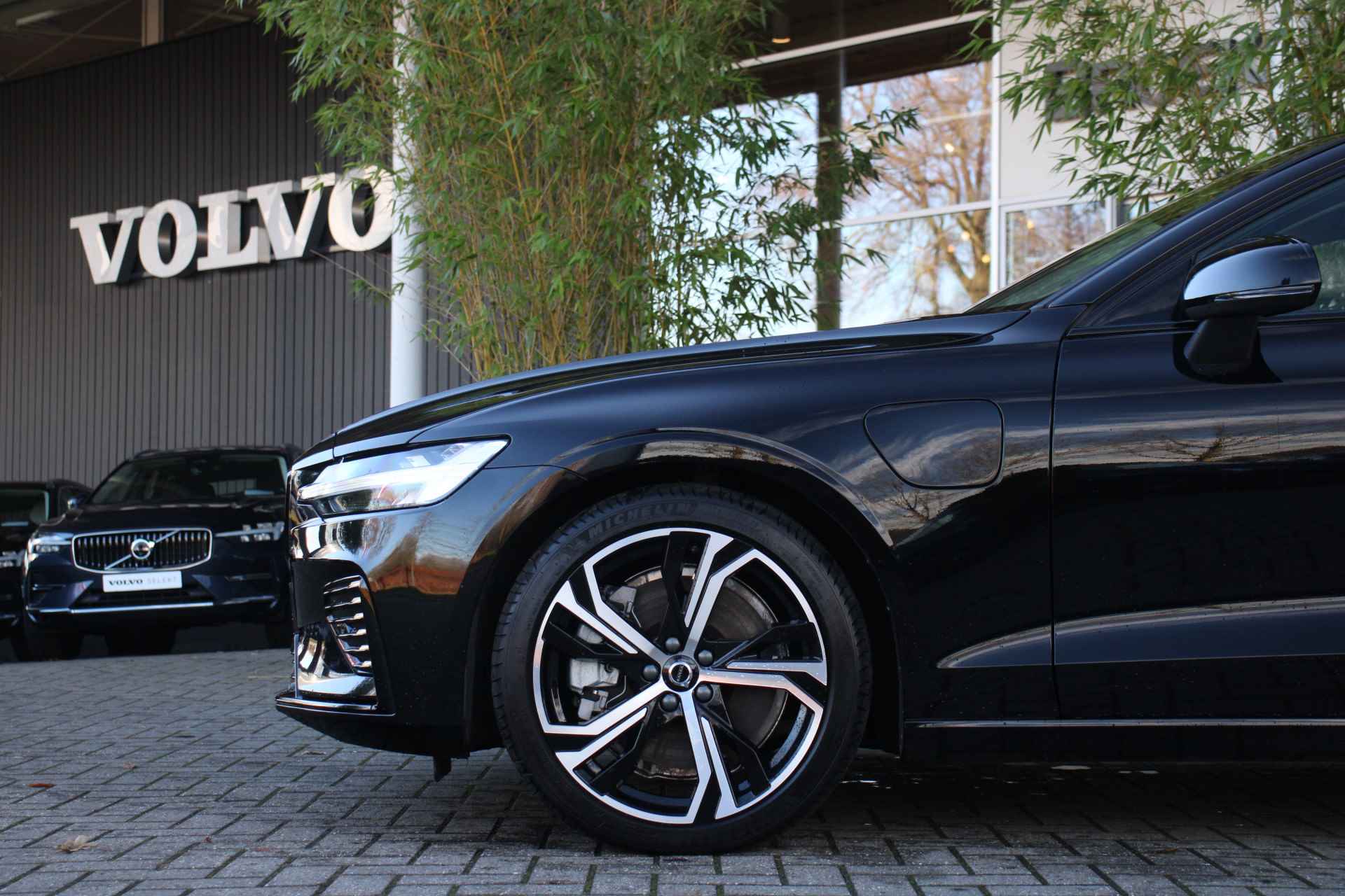 Volvo V60 2.0 T6 Recharge AWD Plus Dark | Stuur/stoelverwarming | Adaptieve Cruise met Stuurhulp | Memory Seats | Apple CarPlay | Achterui - 24/25