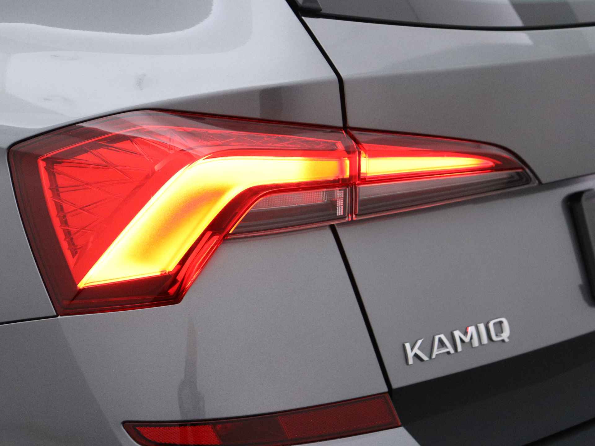 Škoda Kamiq 110 PK TSI DSG AUTOMAAT Business Edition NAVI / CAMERA / APPLE CAR PLAY /KEYLESS - 30/40