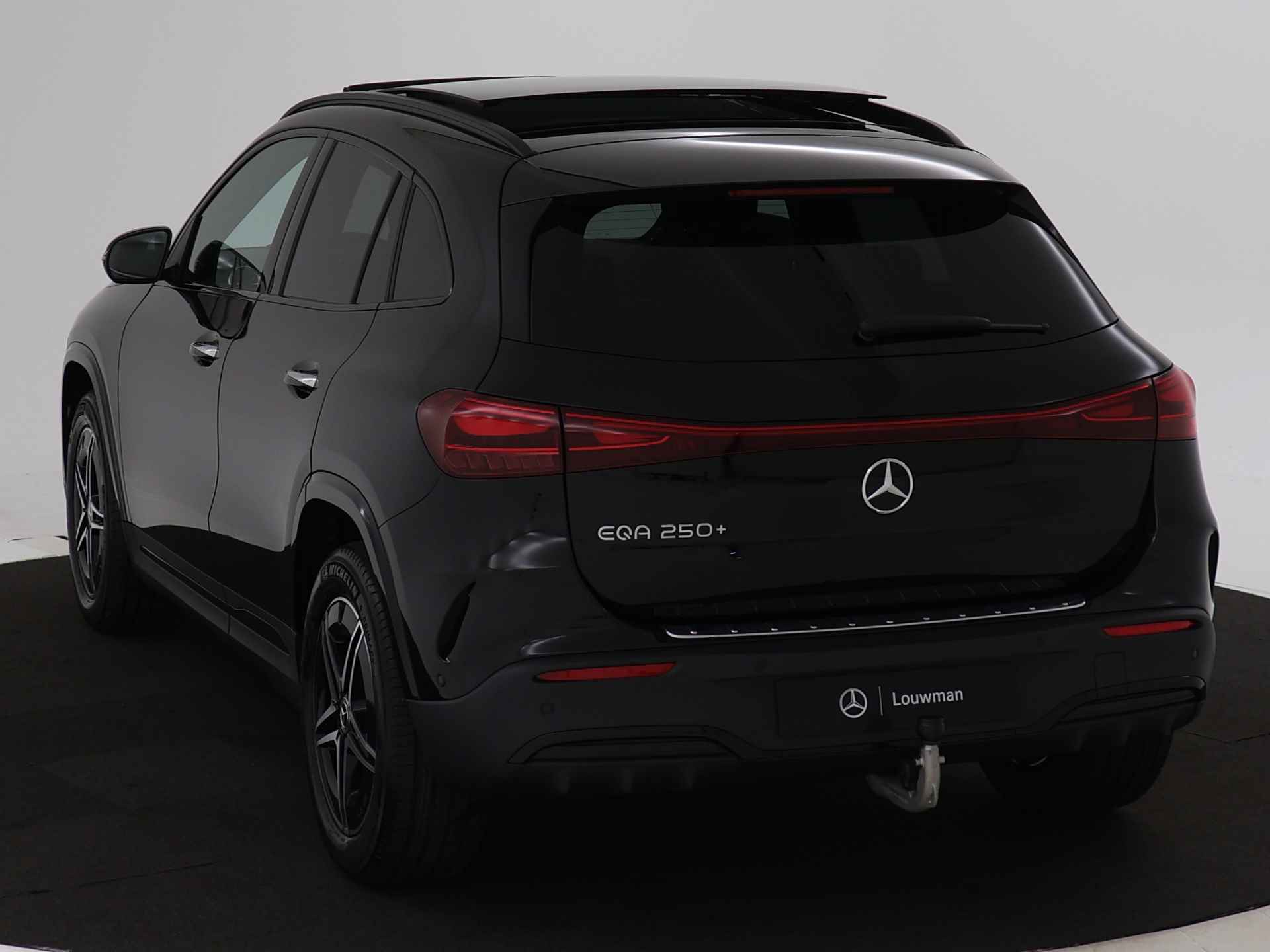 Mercedes-Benz EQA 250+ AMG Line 71 kWh | Trekhaak | Nightpakket | Premium pakket | KEYLESS-GO comfort pakket | Parkeerpakket met 360°-camera | Sfeerverlichting | Burmester Surround Sound systeem | Dodehoekassistent | - 13/38