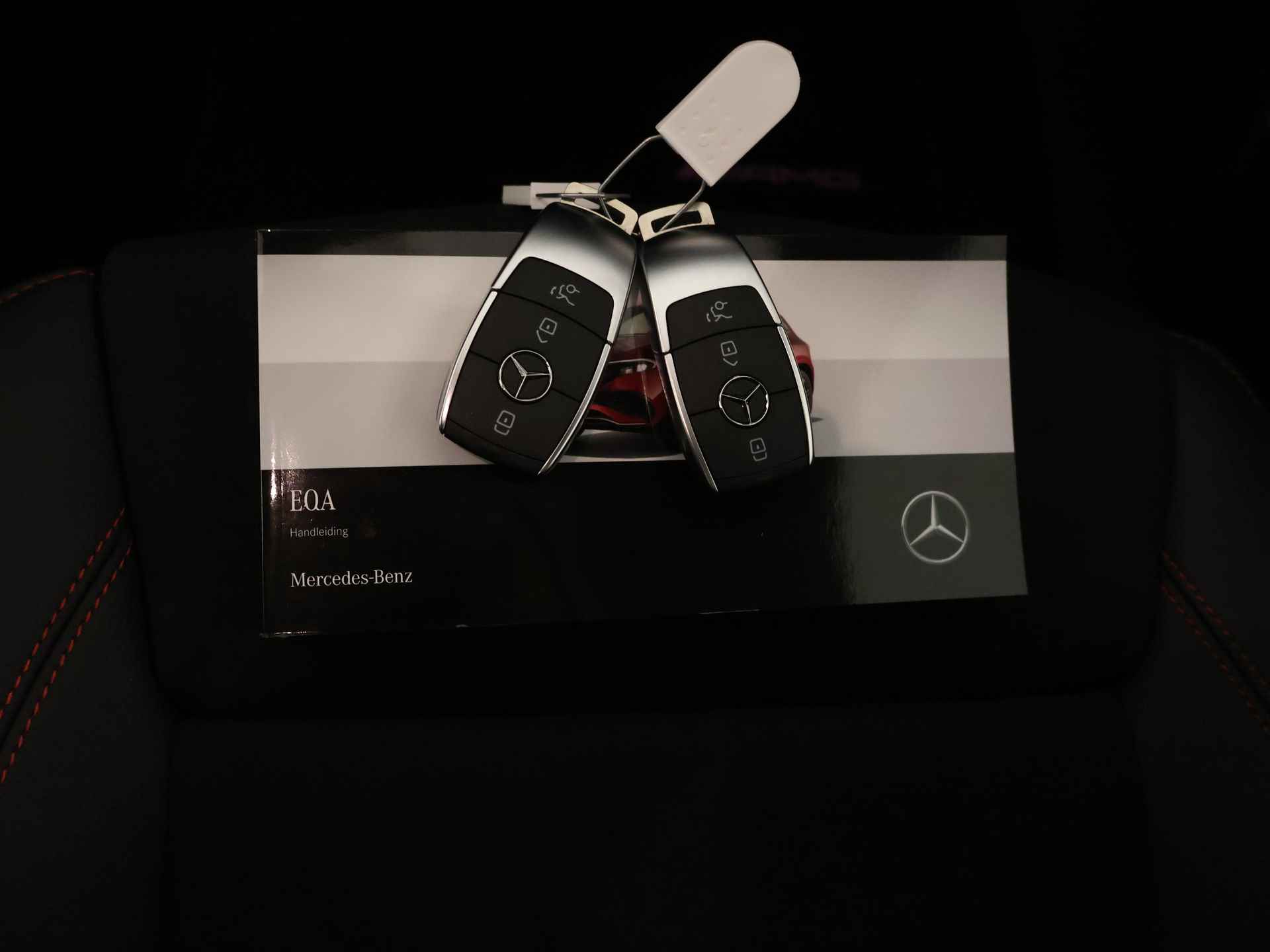 Mercedes-Benz EQA 250+ AMG Line 71 kWh | Trekhaak | Nightpakket | Premium pakket | KEYLESS-GO comfort pakket | Parkeerpakket met 360°-camera | Sfeerverlichting | Burmester Surround Sound systeem | Dodehoekassistent | - 26/38