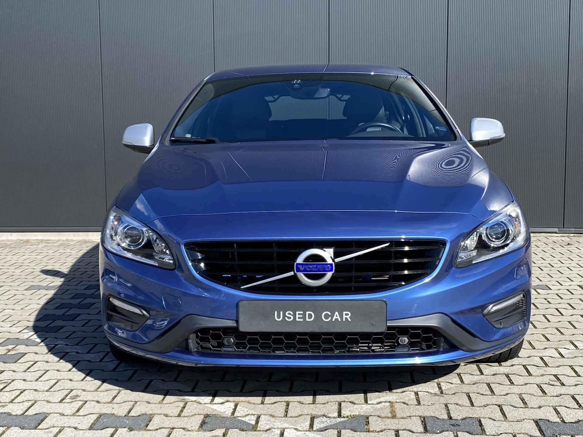 Volvo V60 2.0 T4 Business Sport R-Design | Bi-Xenon | Trekhaak | Stoelverwarming | Standkachel | Camera - 8/36