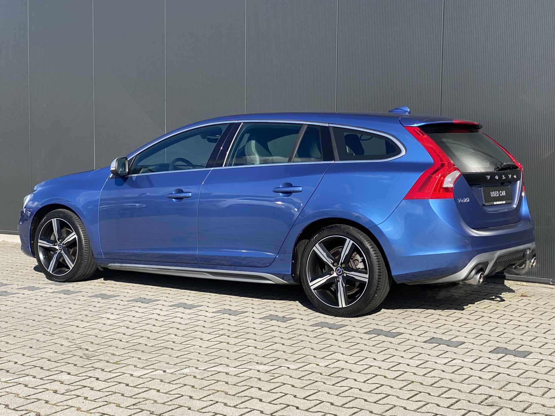 Volvo V60 2.0 T4 Business Sport R-Design | Bi-Xenon | Trekhaak | Stoelverwarming | Standkachel | Camera - 21/36