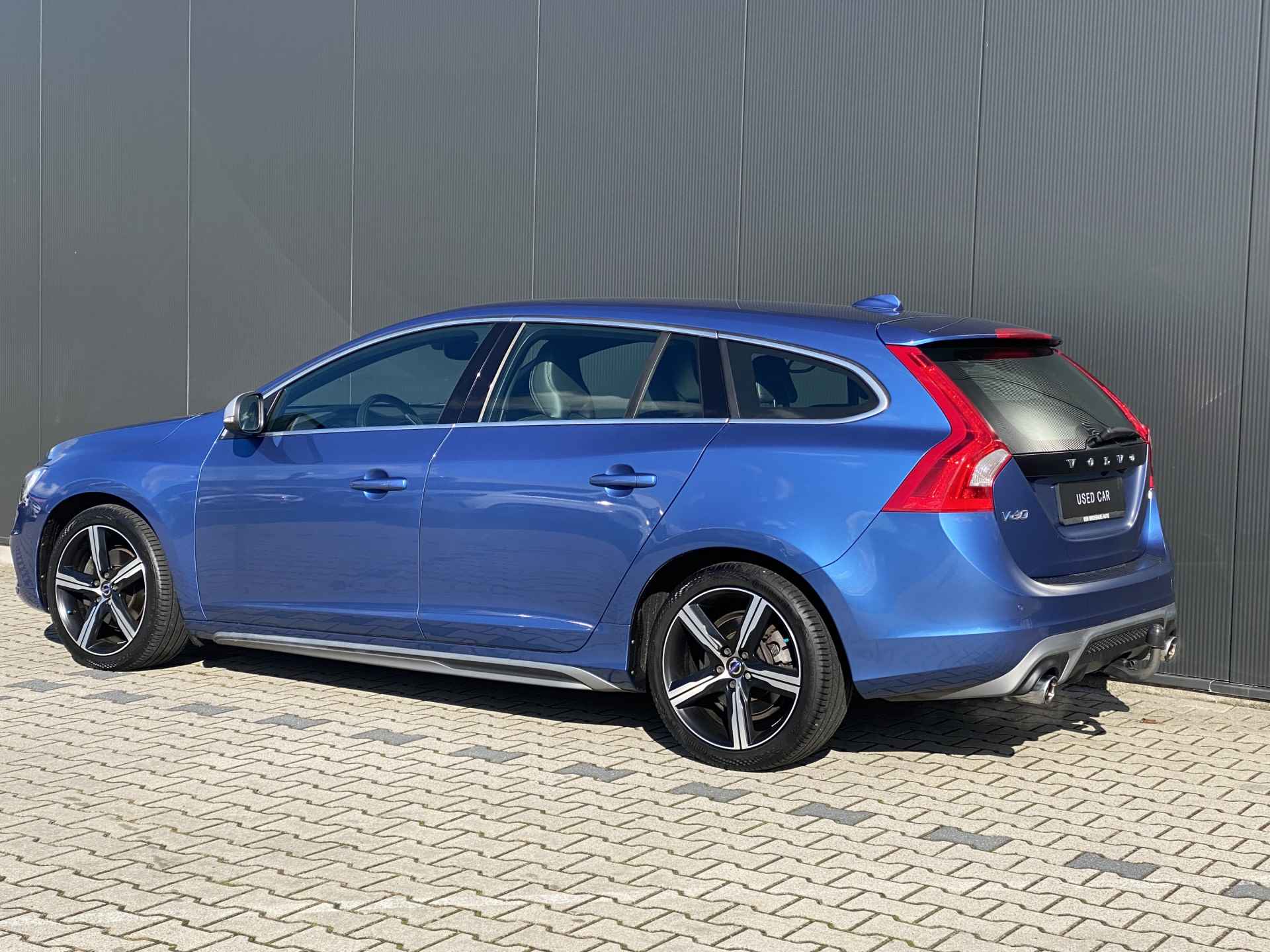 Volvo V60 2.0 T4 Business Sport R-Design | Bi-Xenon | Trekhaak | Stoelverwarming | Standkachel | Camera - 22/36